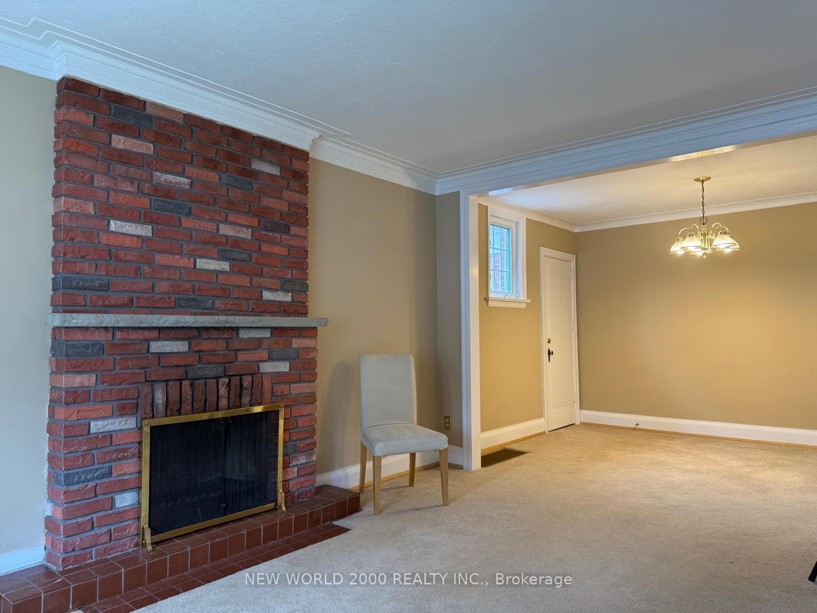 12 Monkton Avenue photo 3