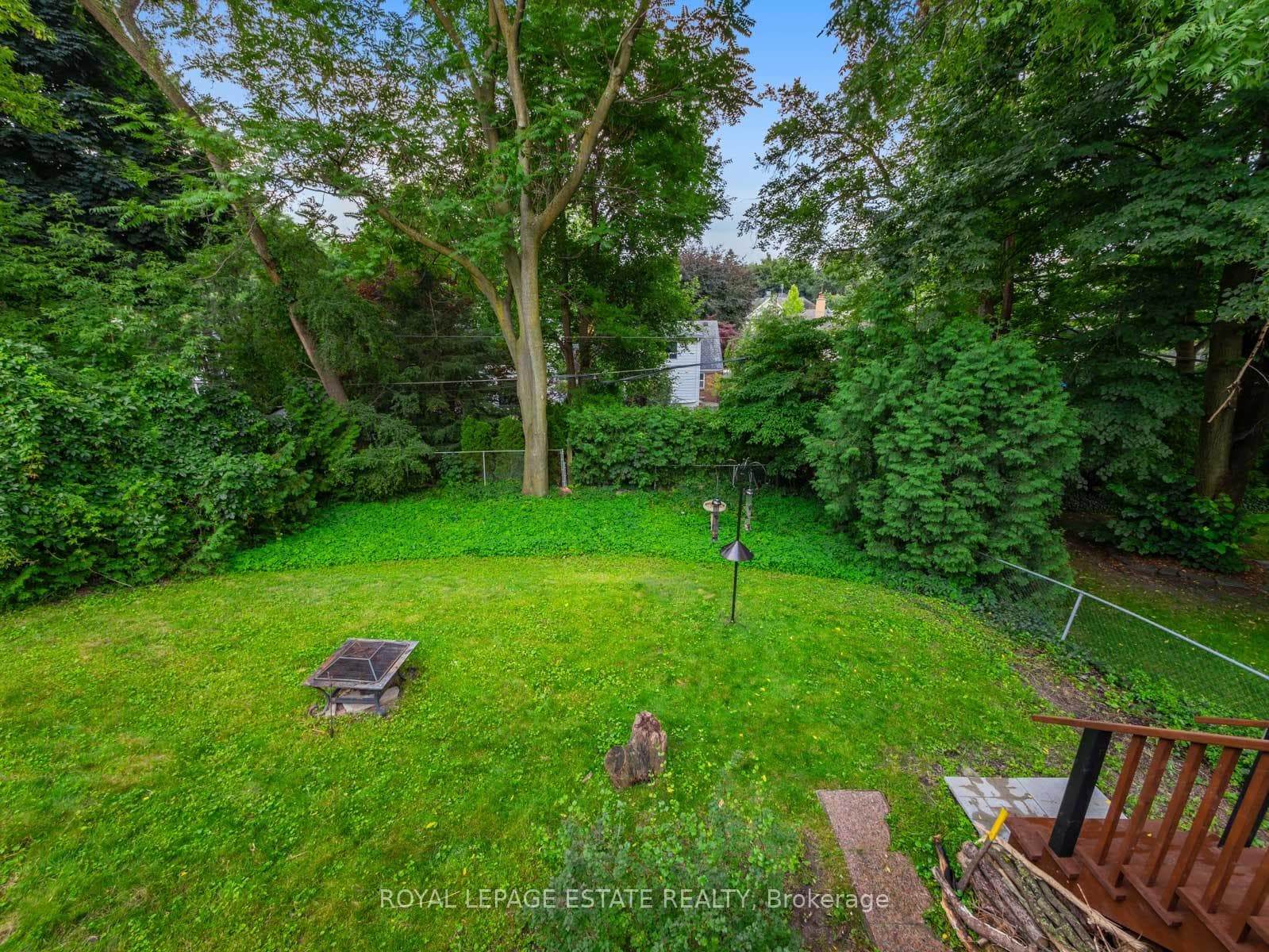 4669 Dundas Street photo 23