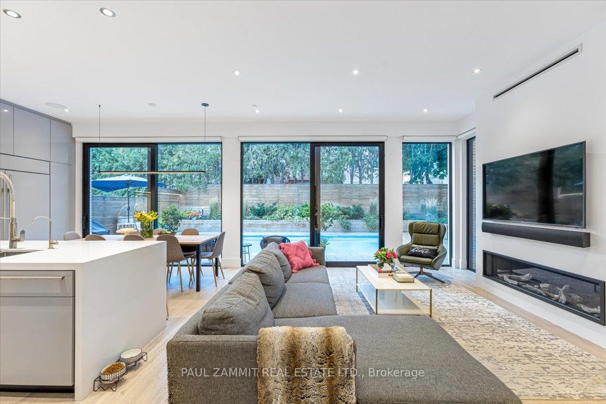 14 Rothsay Road photo 17