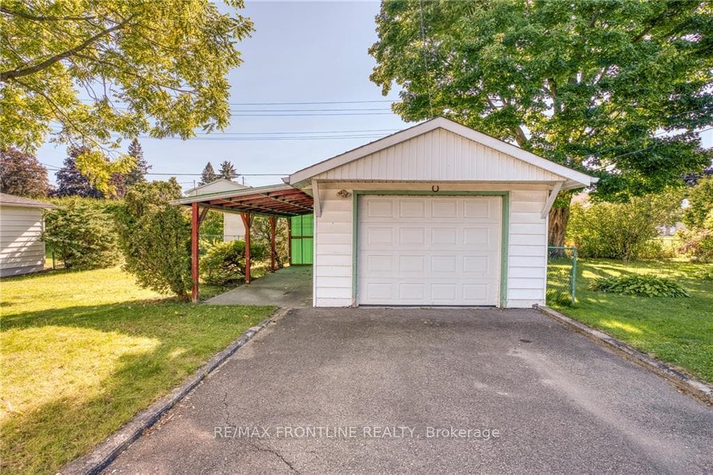 82 JASPER Avenue photo 3