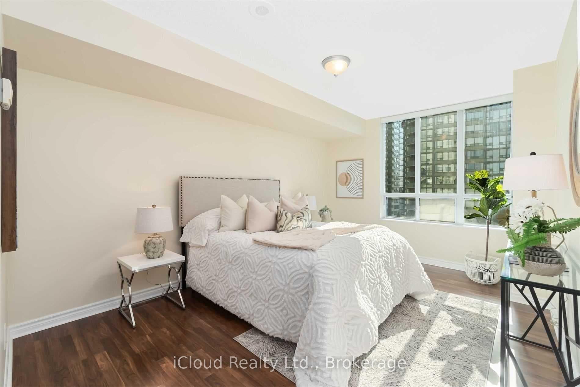 335 Rathburn Road Unit 811 photo 14