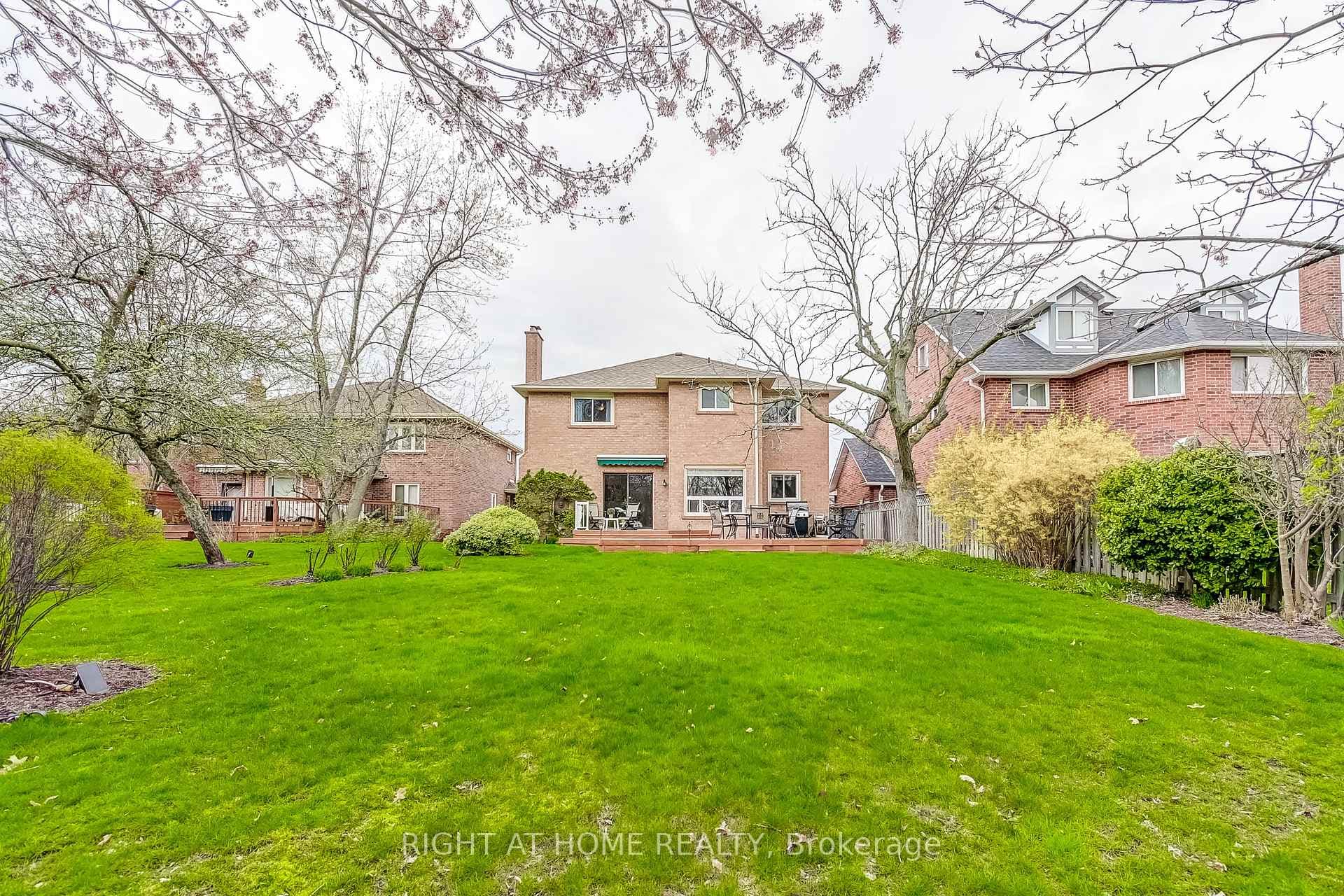2952 Kingsway Drive photo 39