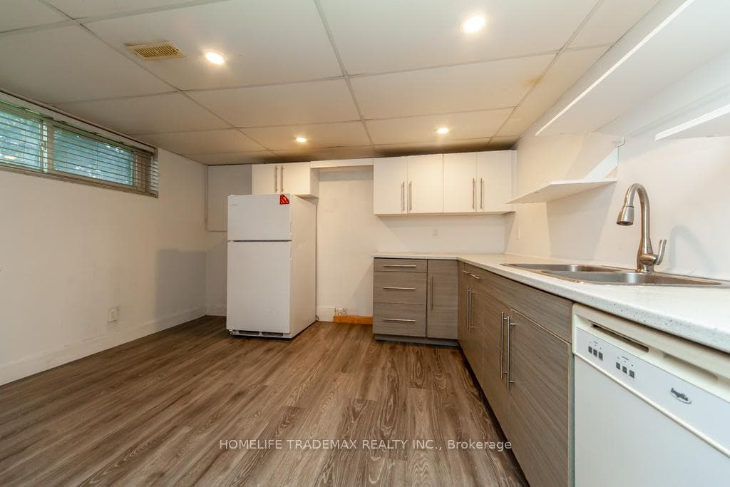 61 College Crescent photo 27