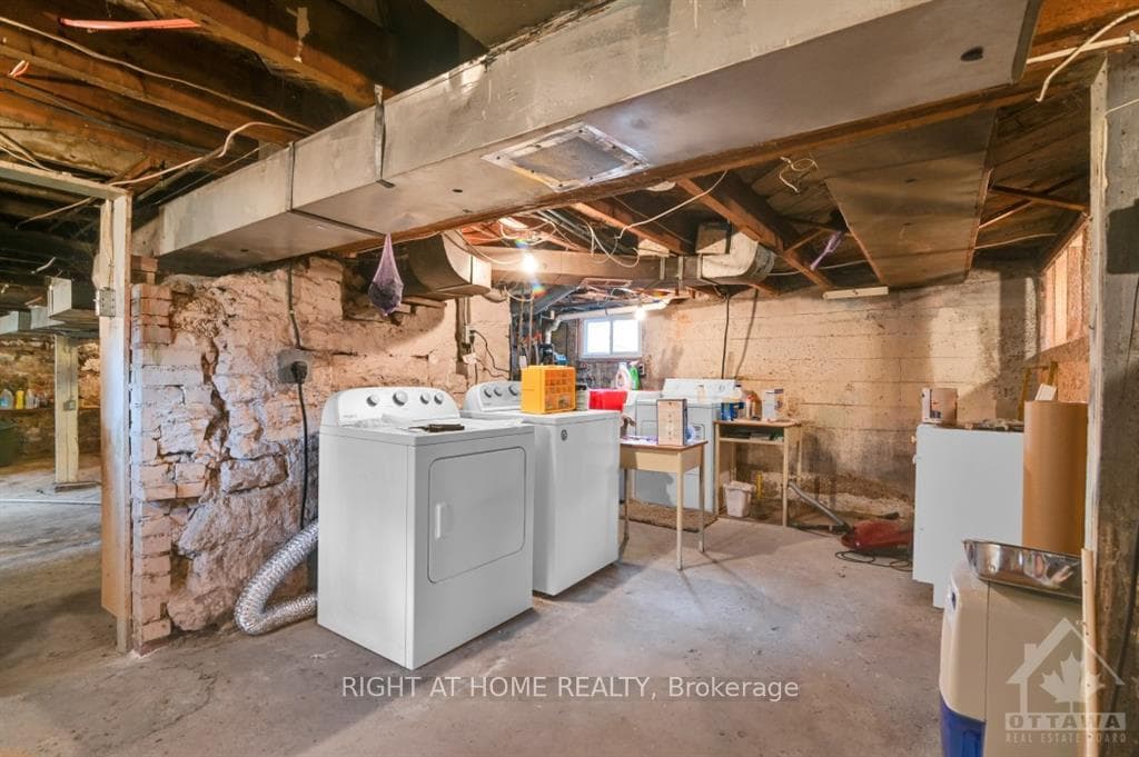 23 CLEGG Street photo 29