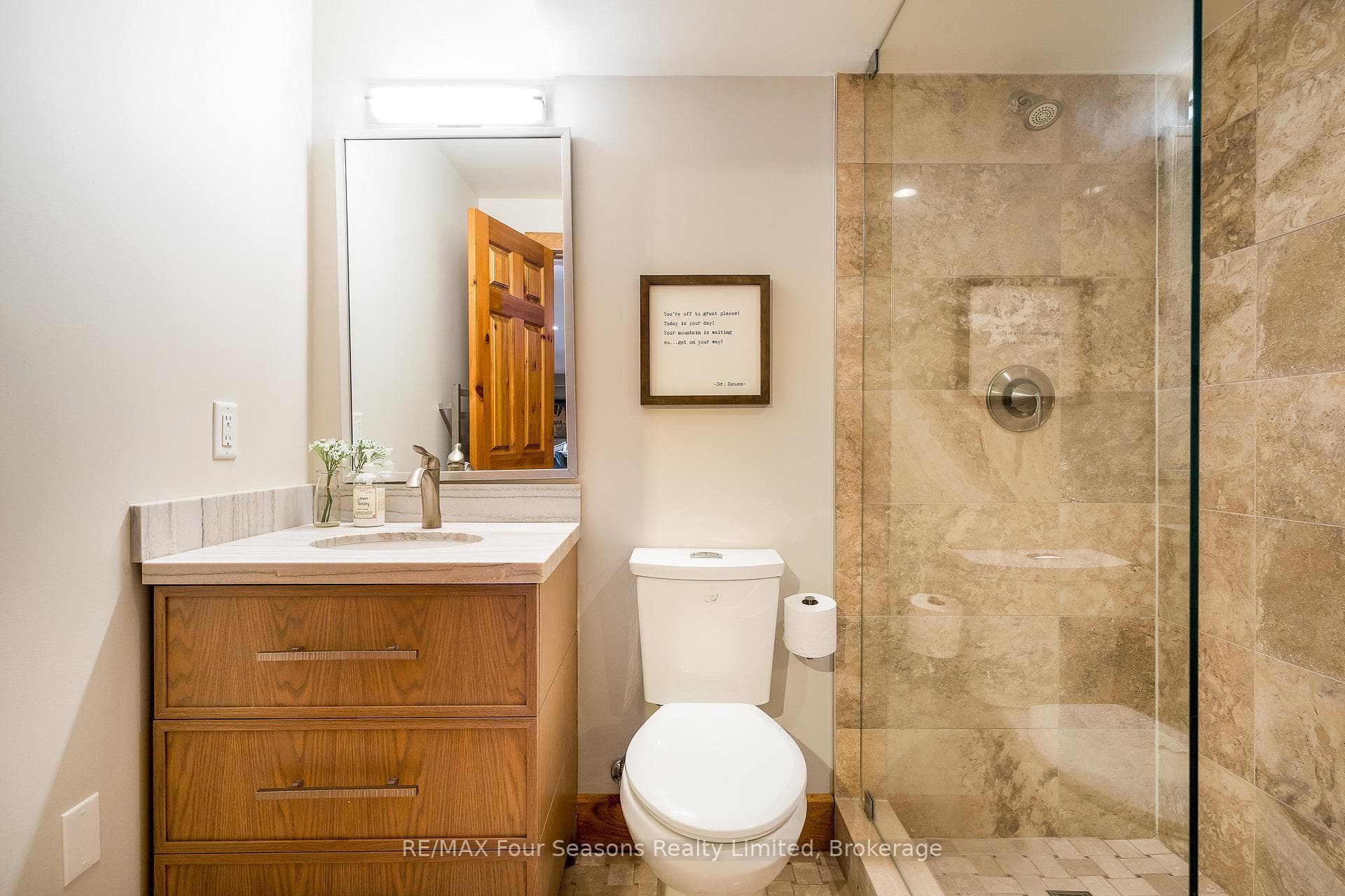 140 Alexandra Way photo 29