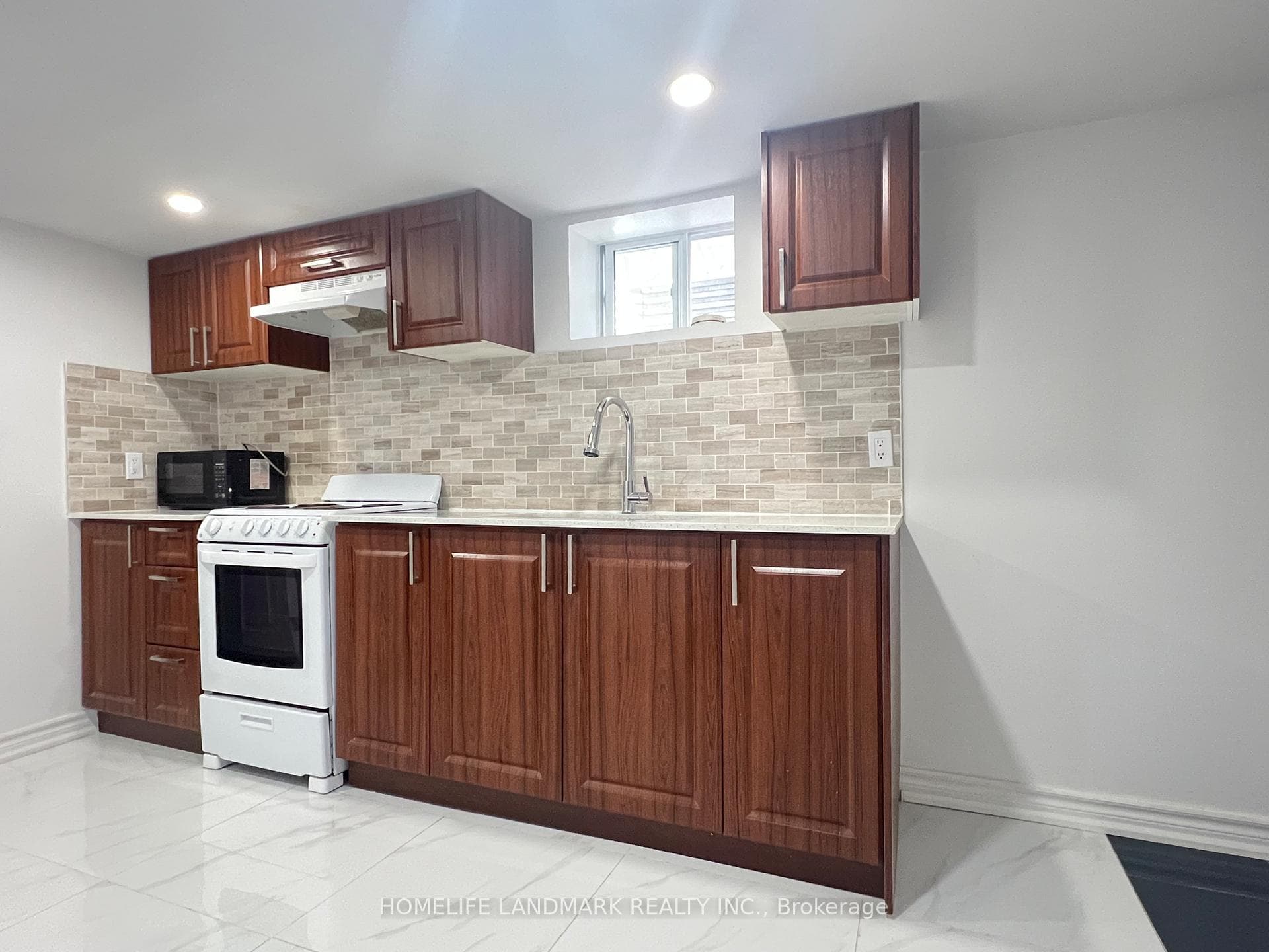 534 Saint Clarens Avenue photo 28