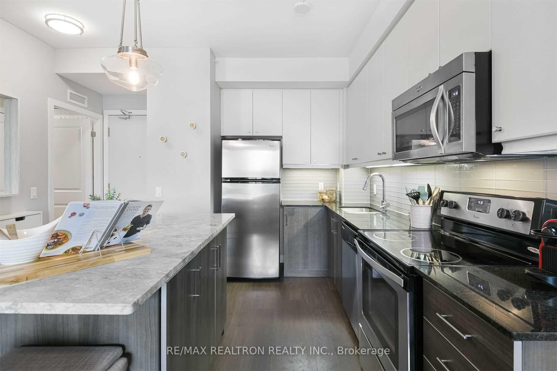 8 Fieldway Road Unit 515 photo 3