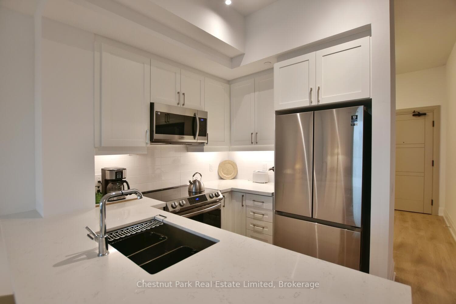 1 HUME Street Unit 223 photo 9
