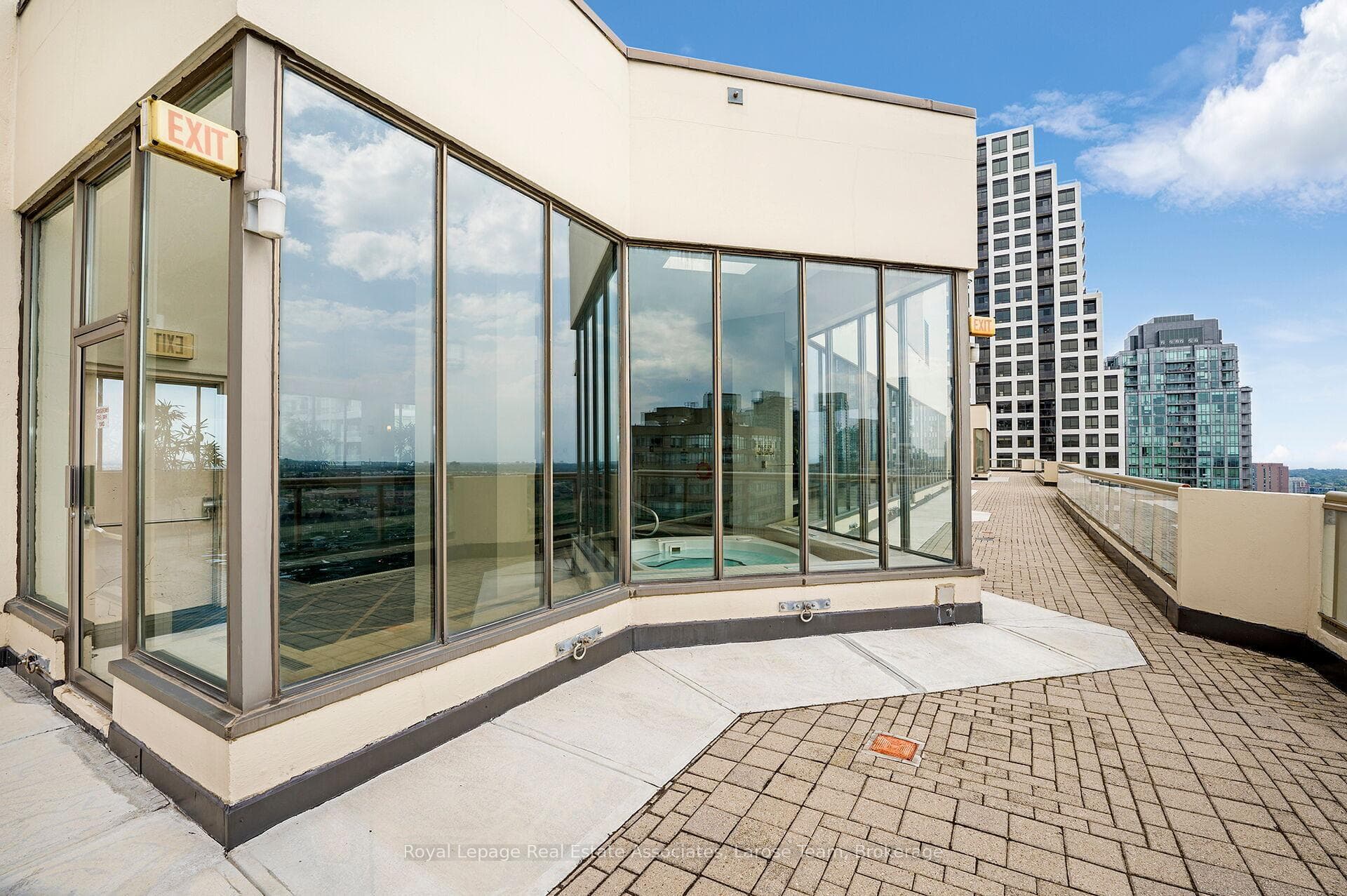55 Elm Drive Unit Ph02 photo 31