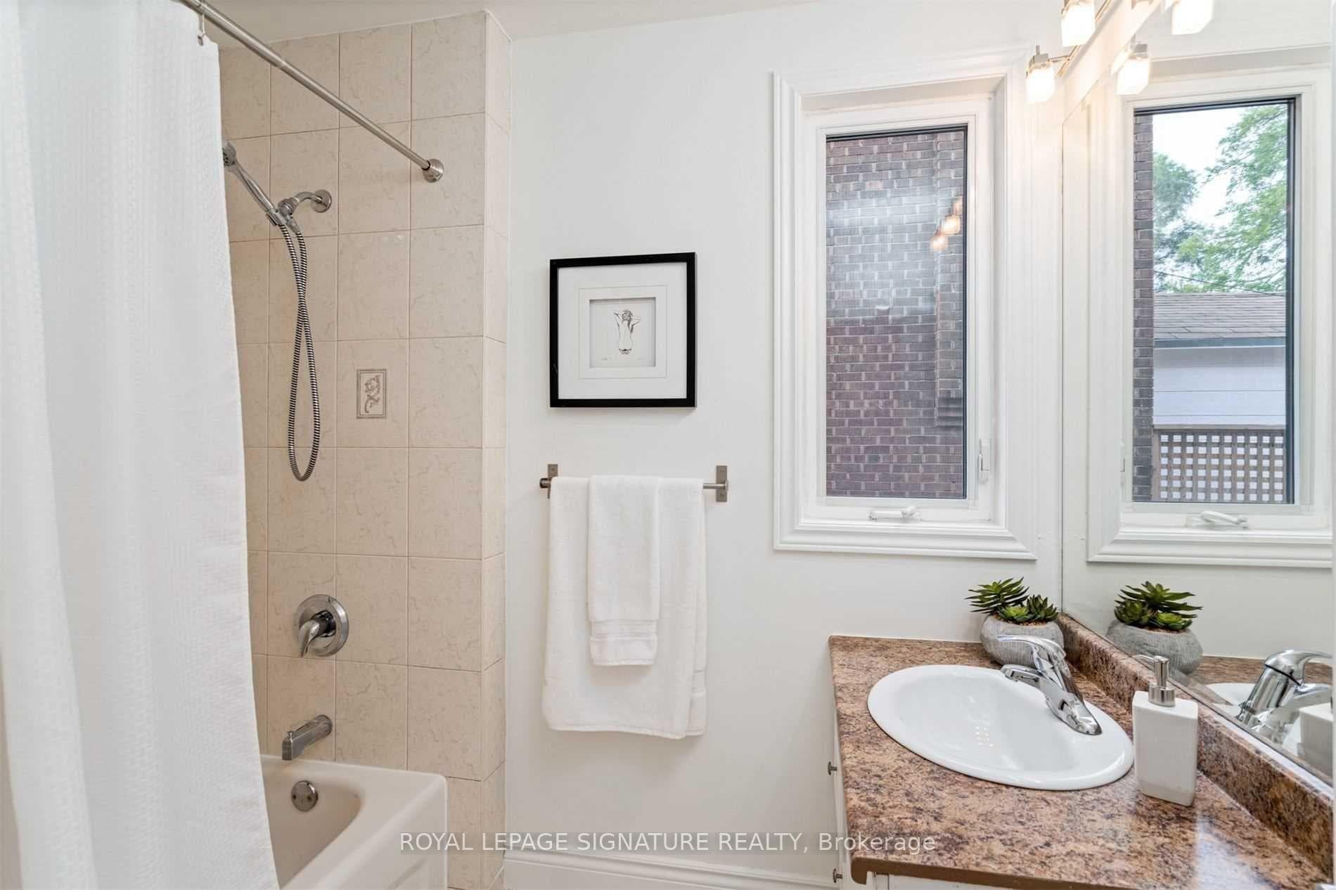 349 Woodbine Avenue Unit Main photo 12