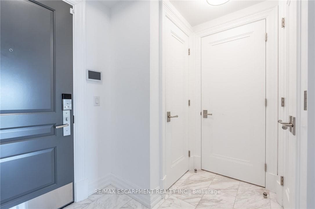 2060 Lakeshore Road Unit 406 photo 11