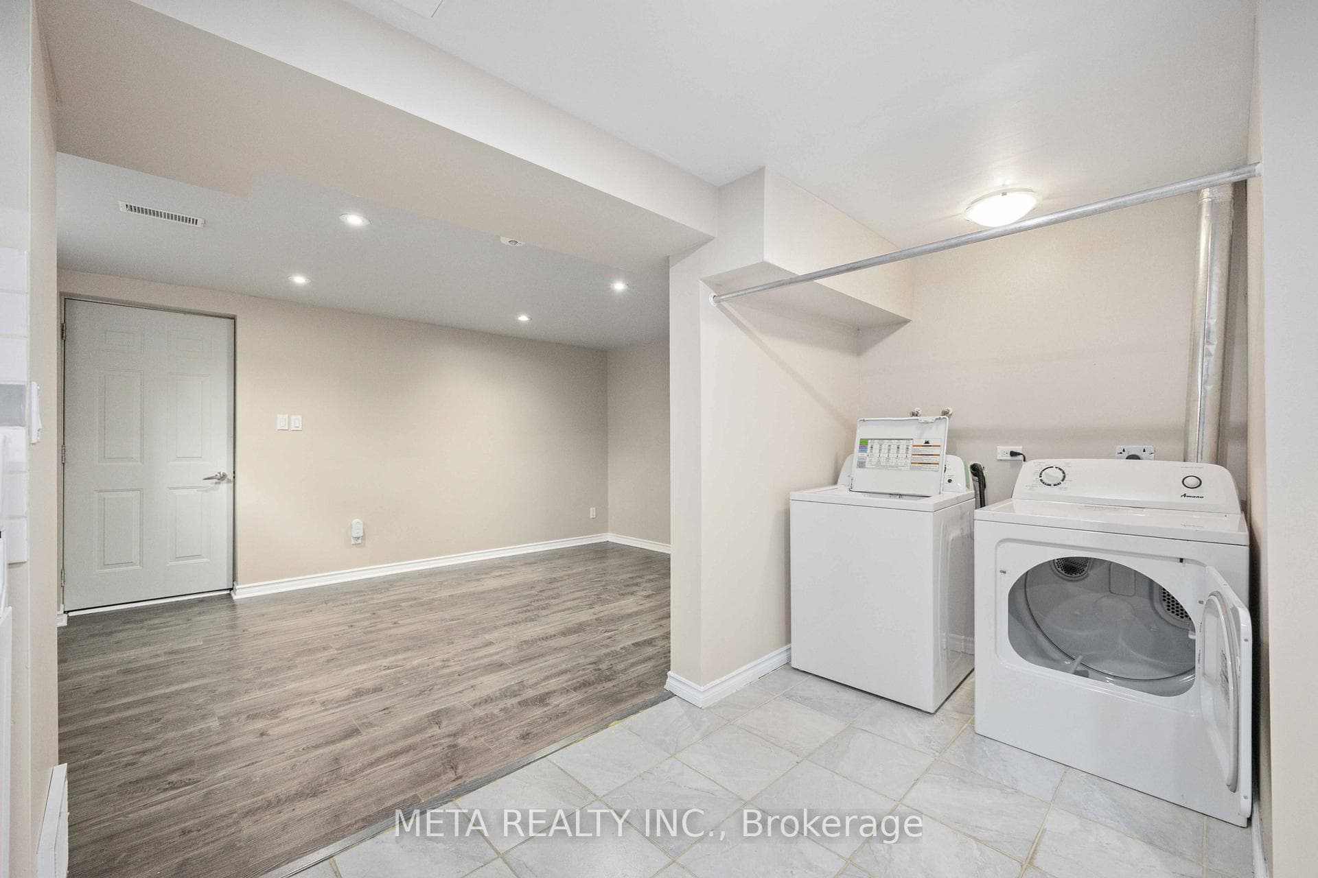 220 Bassett Boulevard Unit (Bsmt) photo 26