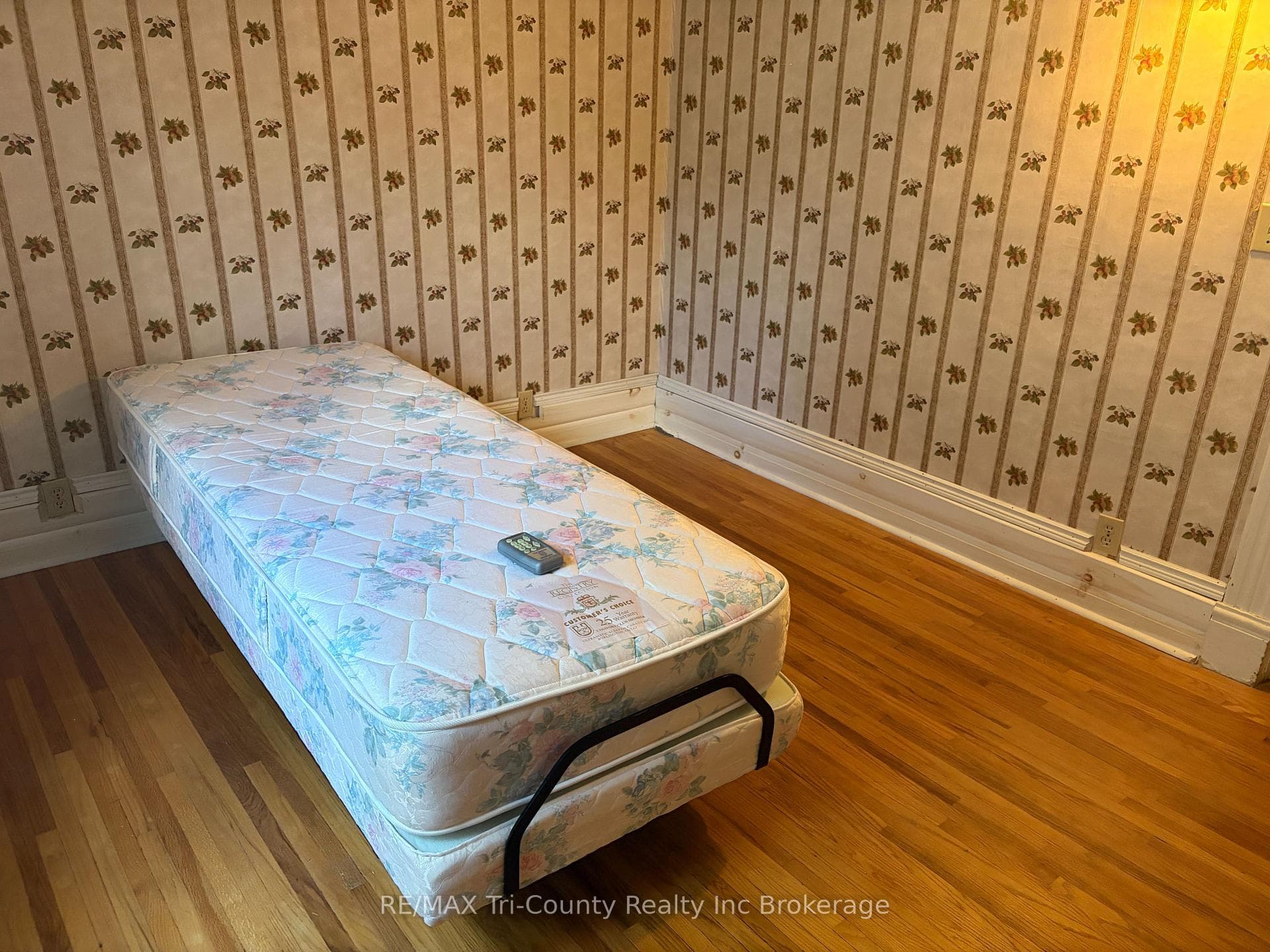 53 BROCK Street photo 28