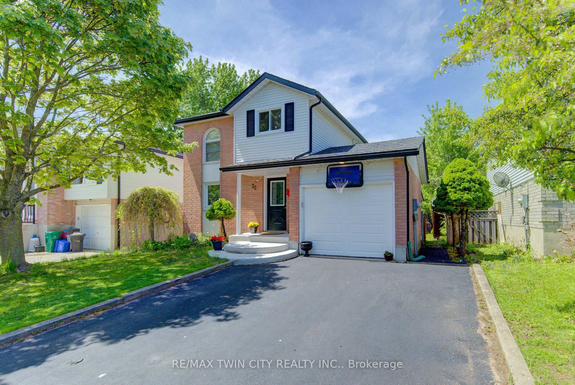 32 ENFIELD Drive photo 2