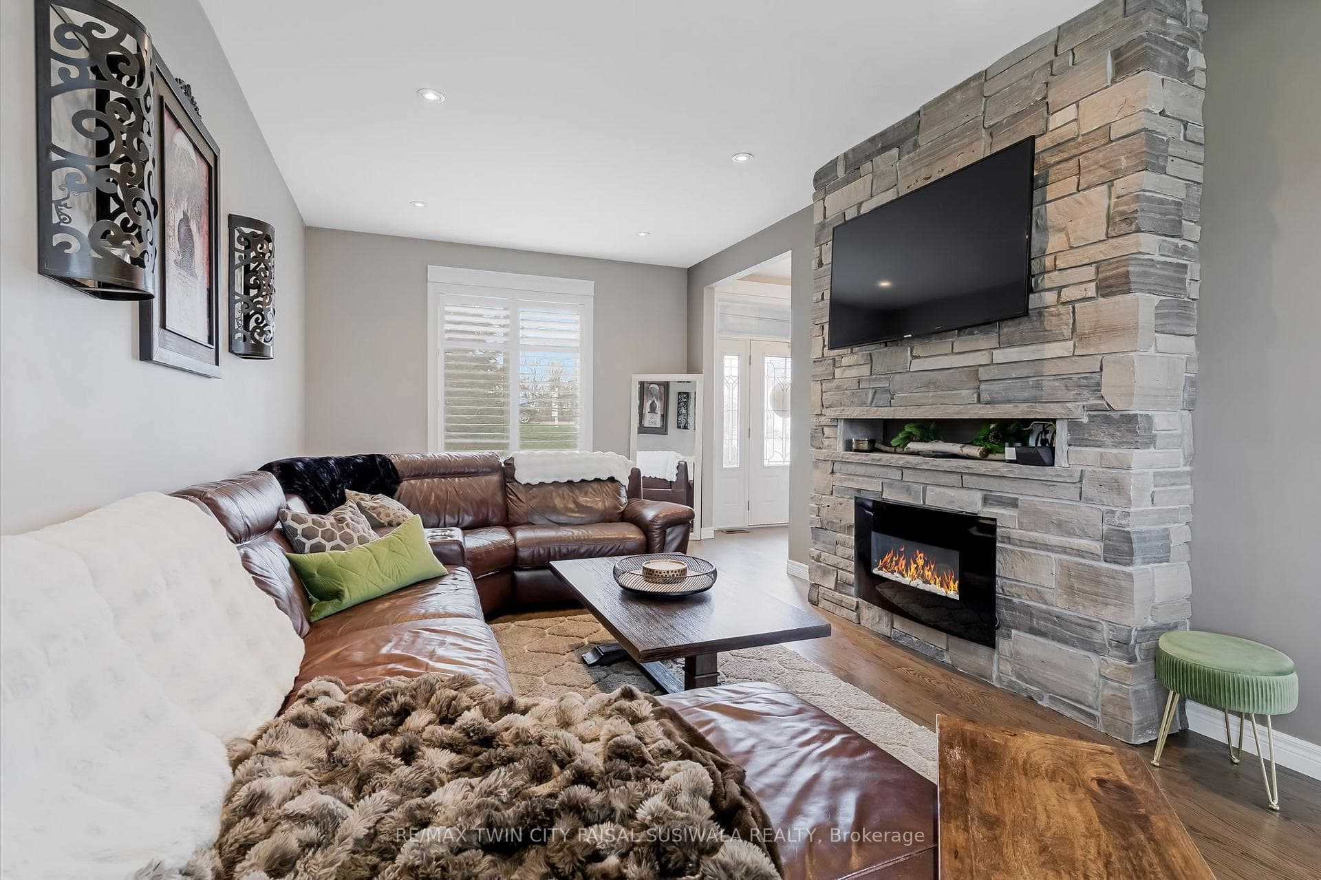 24 Brant Road photo 17