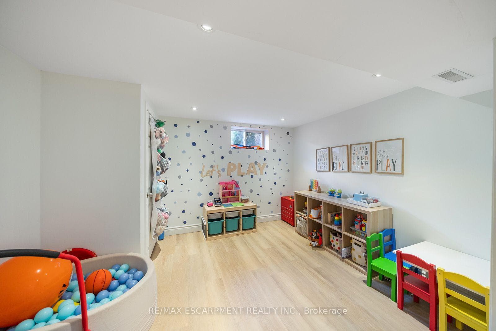 134 Fairwood Place photo 33