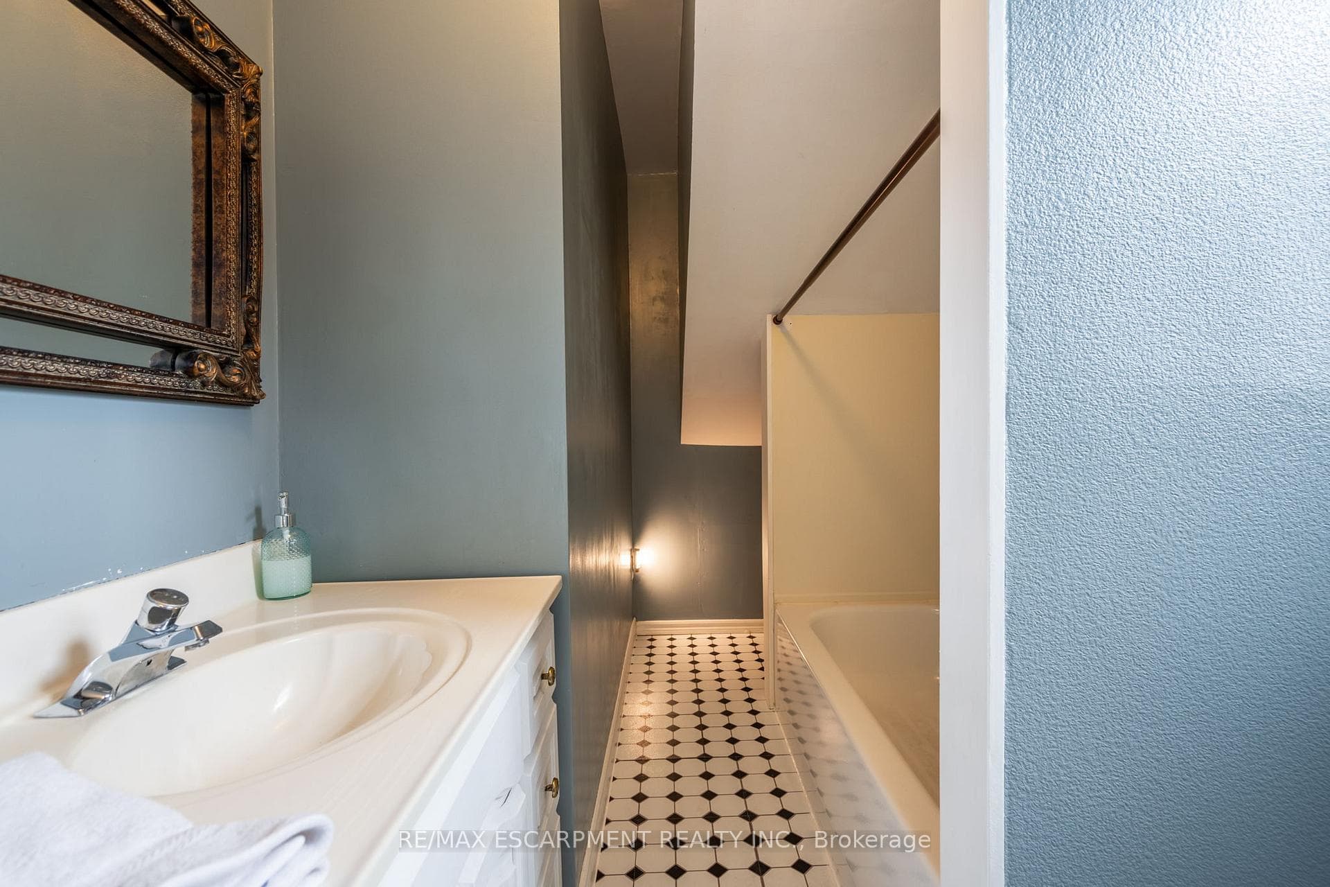 53 Tuxedo Avenue photo 26