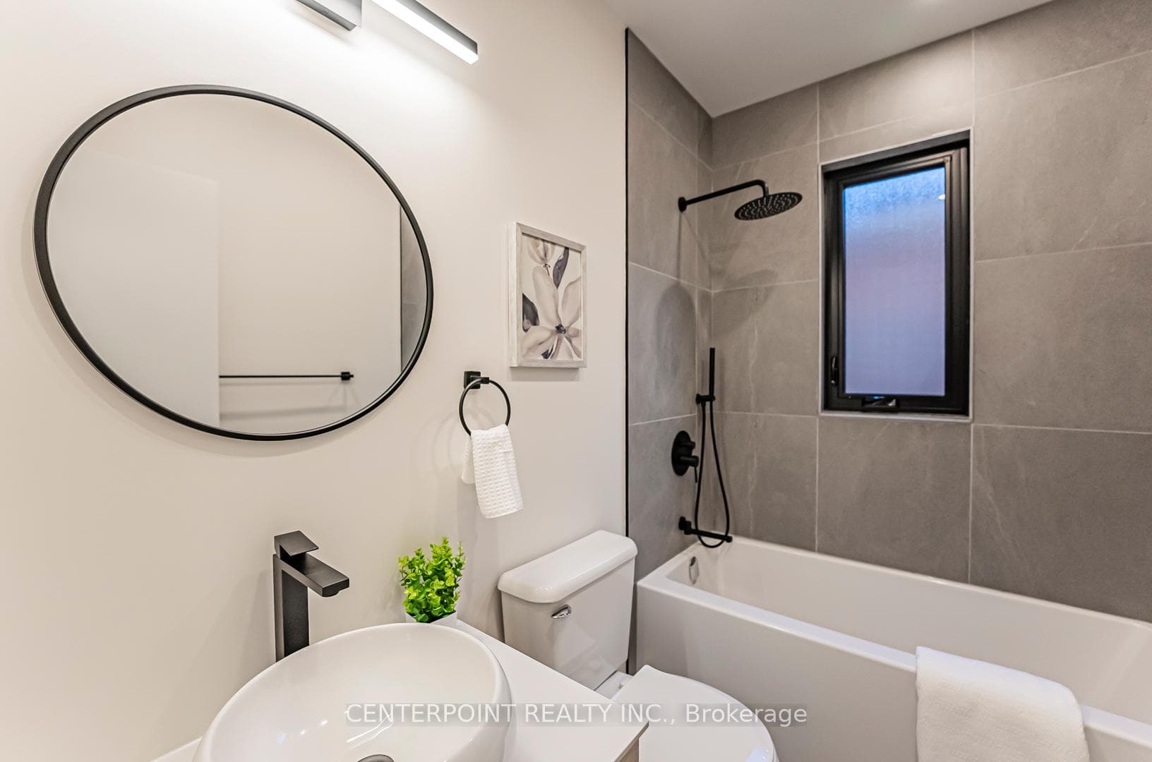20 Roblocke Avenue Unit Upper photo 6