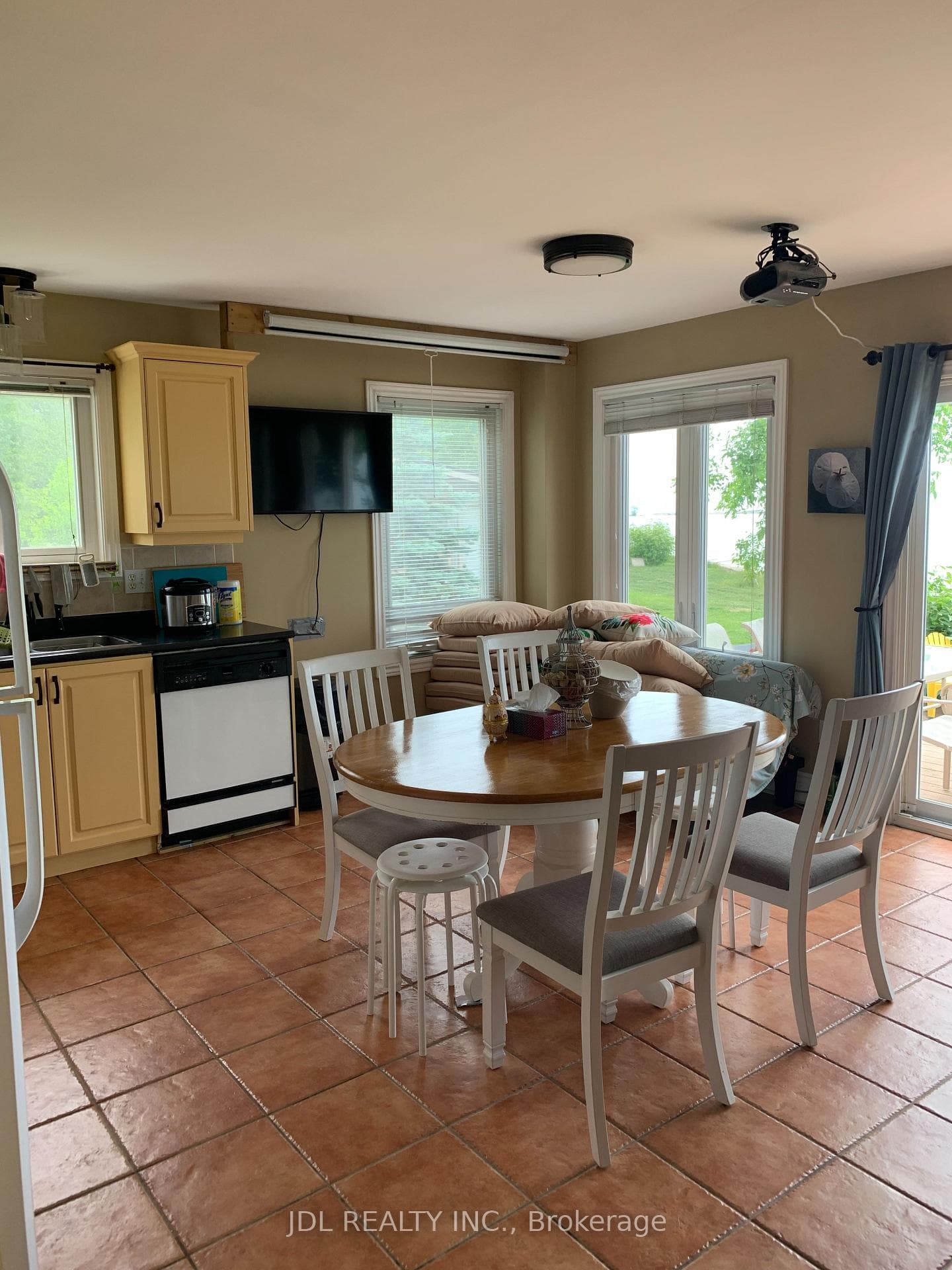 3188 Lakeshore Road photo 8