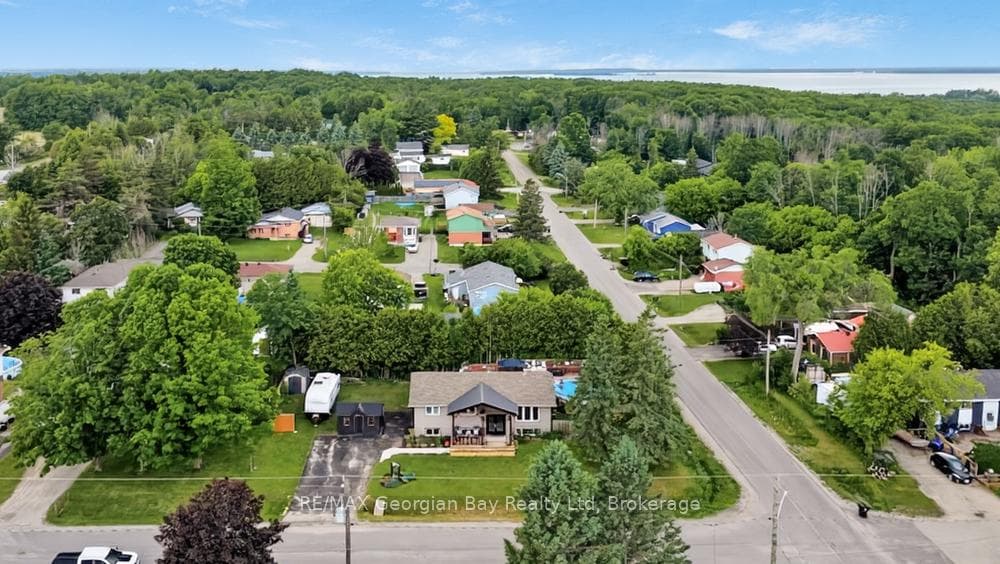 460 Athabaska Street photo 41