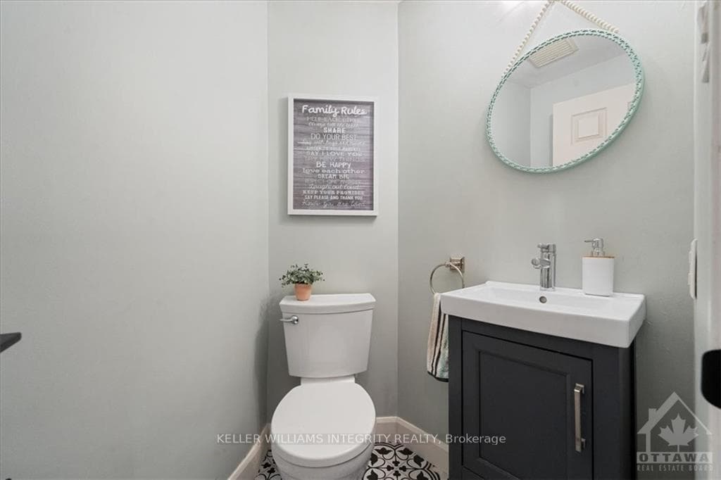 32 COLLEGE Circle photo 15