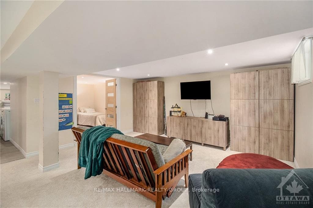99 DAGMAR Avenue photo 17