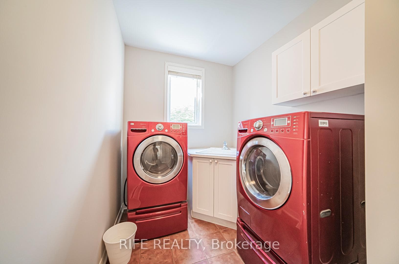 37 Burndenford Crescent photo 4