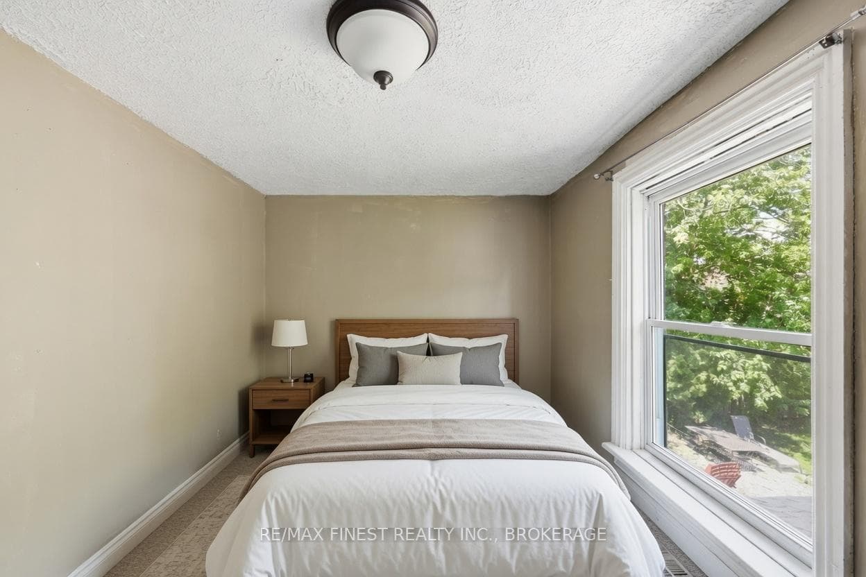 445 Albert Street photo 30