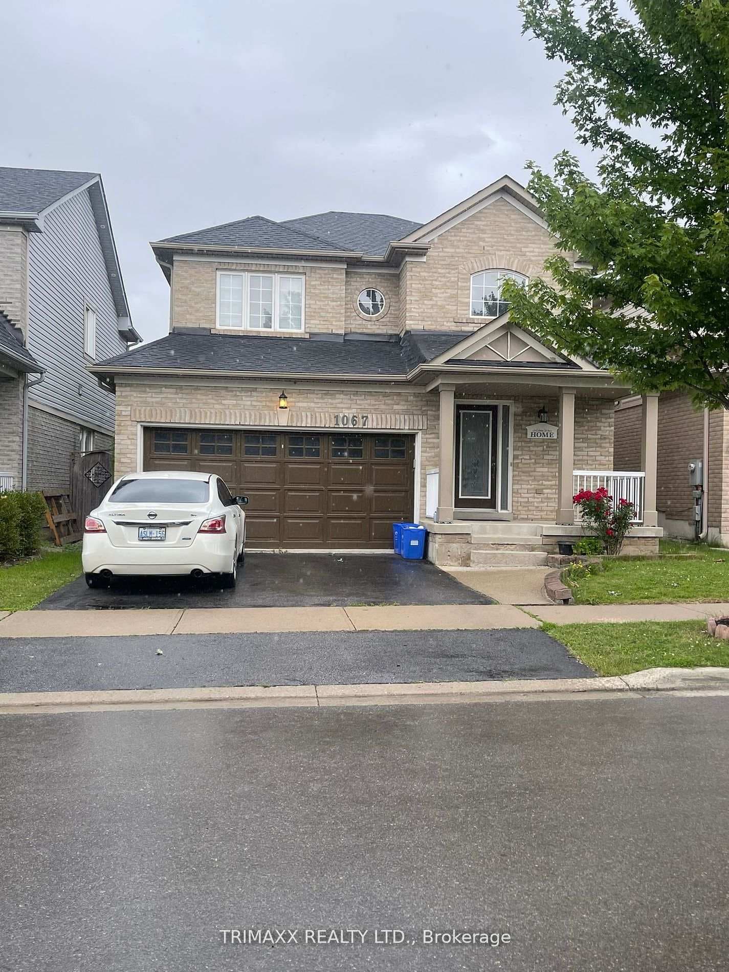 1067 Easterbrook Crescent photo 1