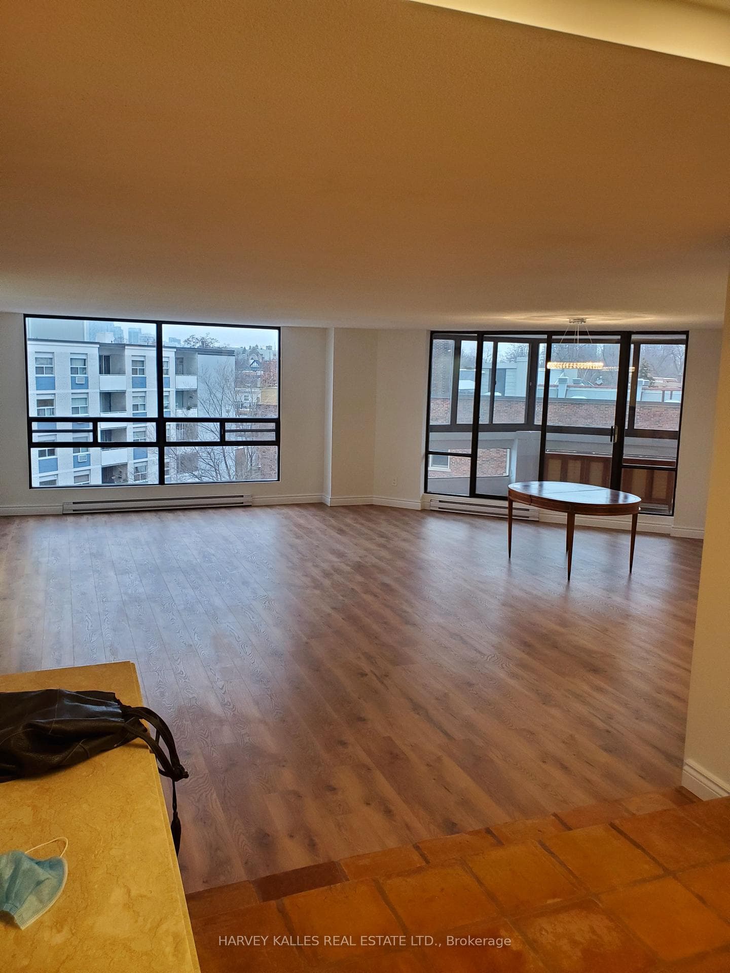 LIVING ROOM /DINING