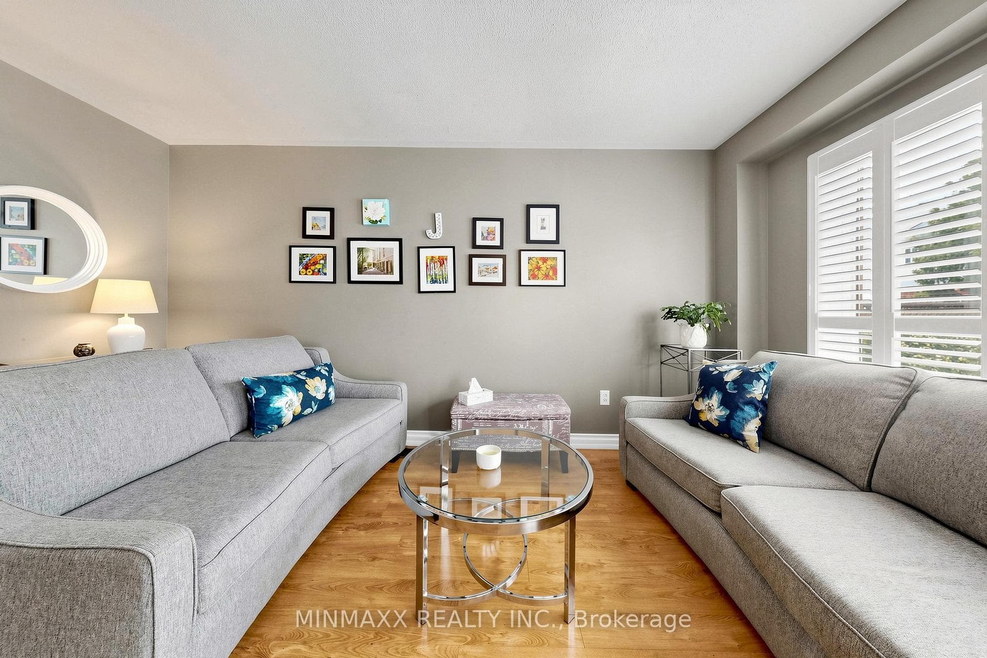 1164 CHAPMAN Crescent photo 3