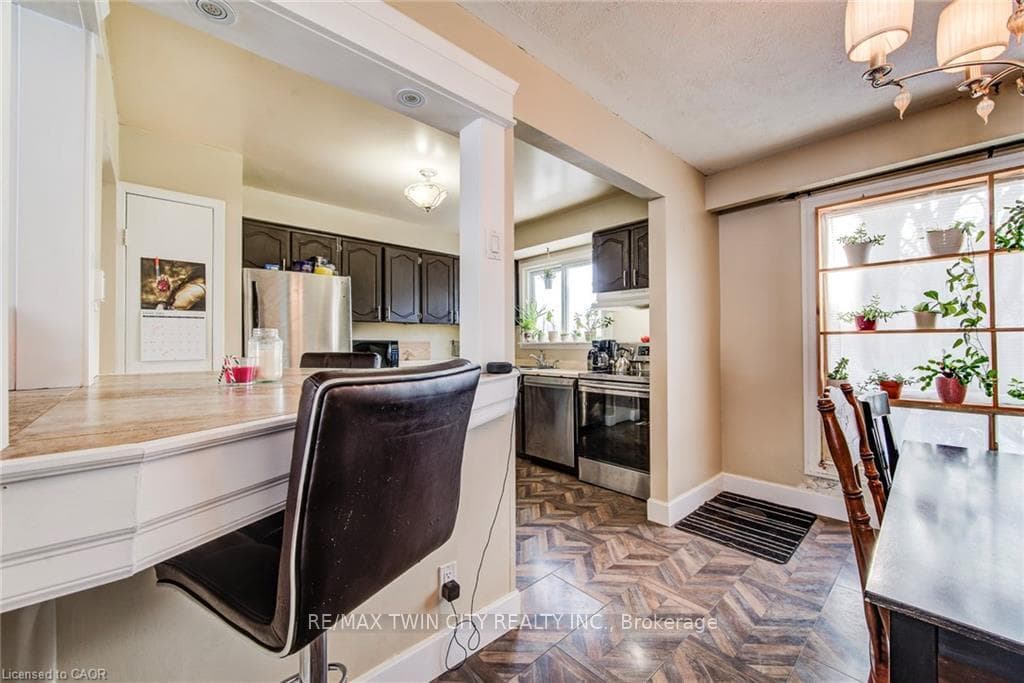 71 SHADELAND Crescent photo 15