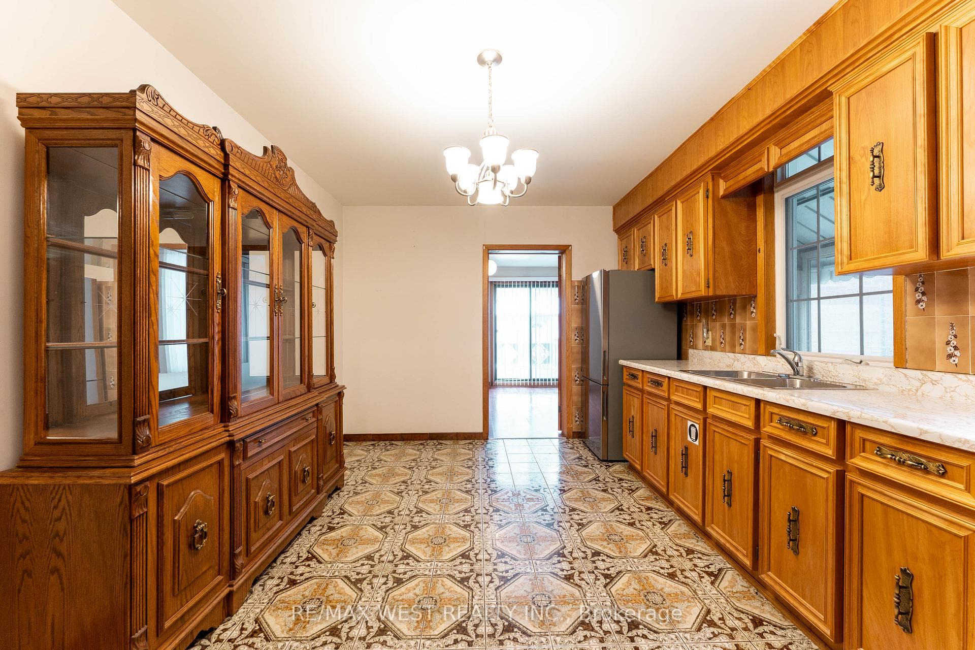205 Markham Street photo 11