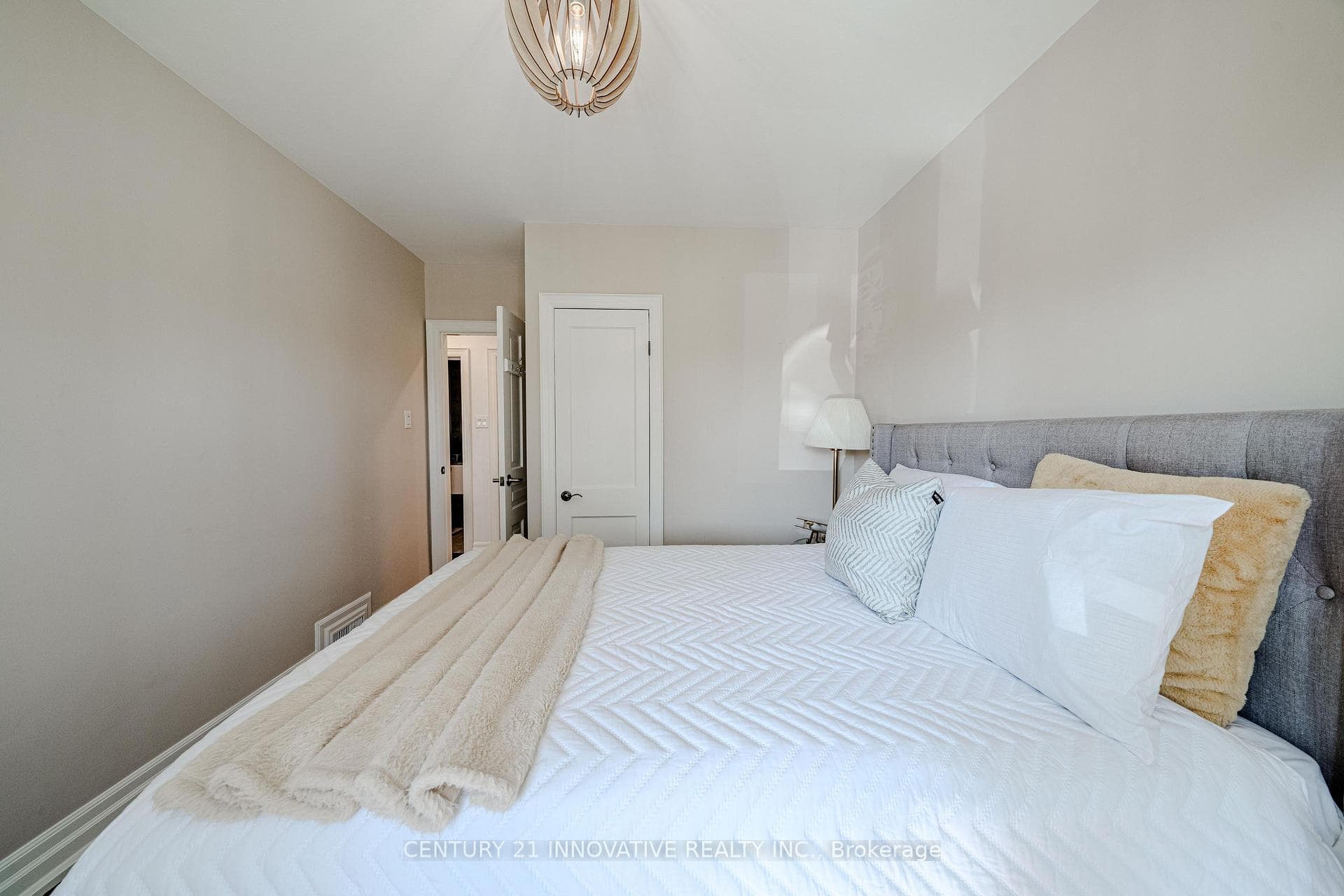 60 Dorking Crescent photo 18