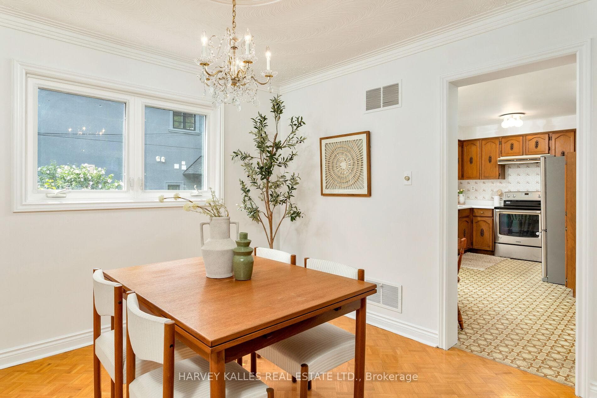 196 Prince Edward Drive photo 14