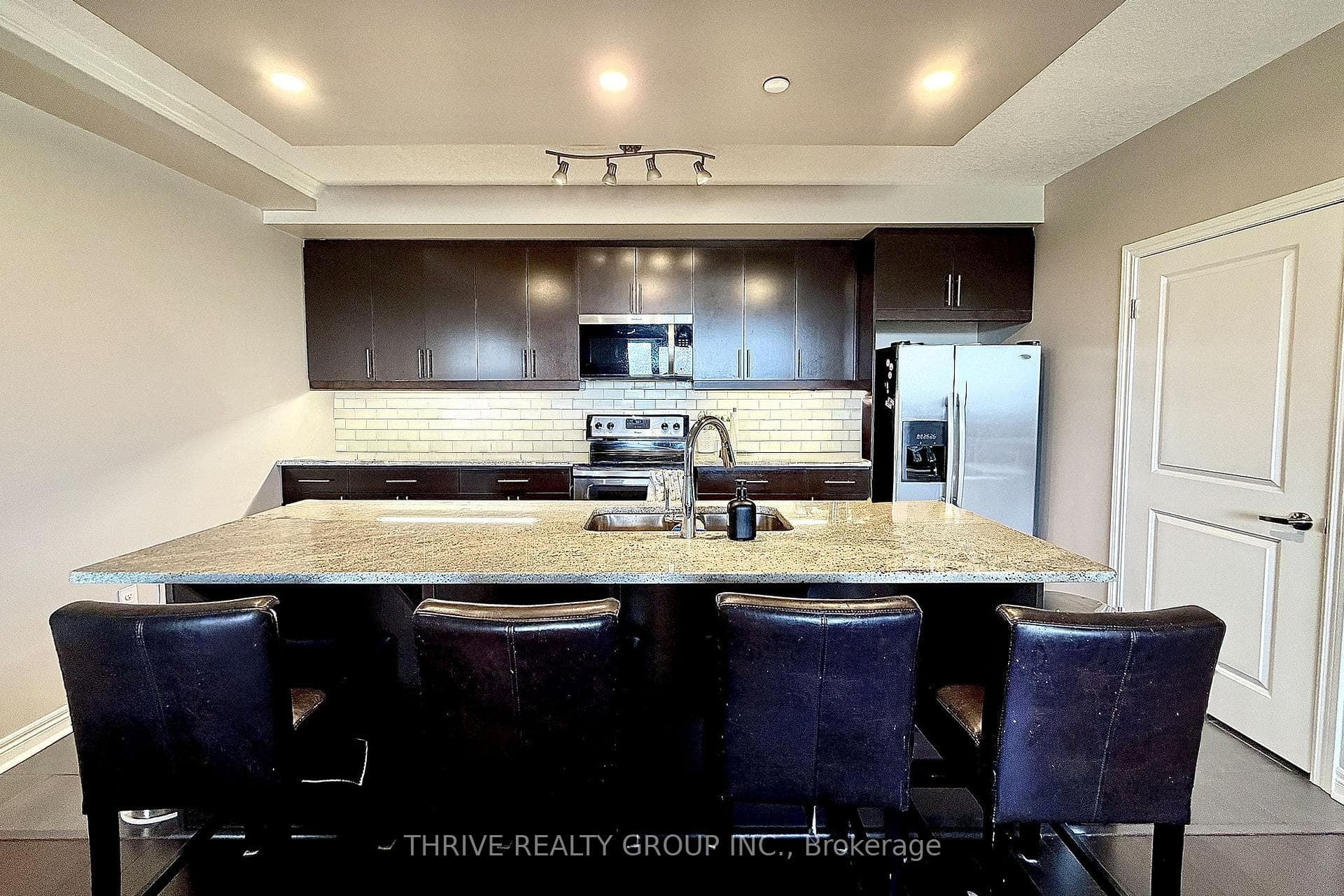 330 RIDOUT Street Unit 1607 photo 9