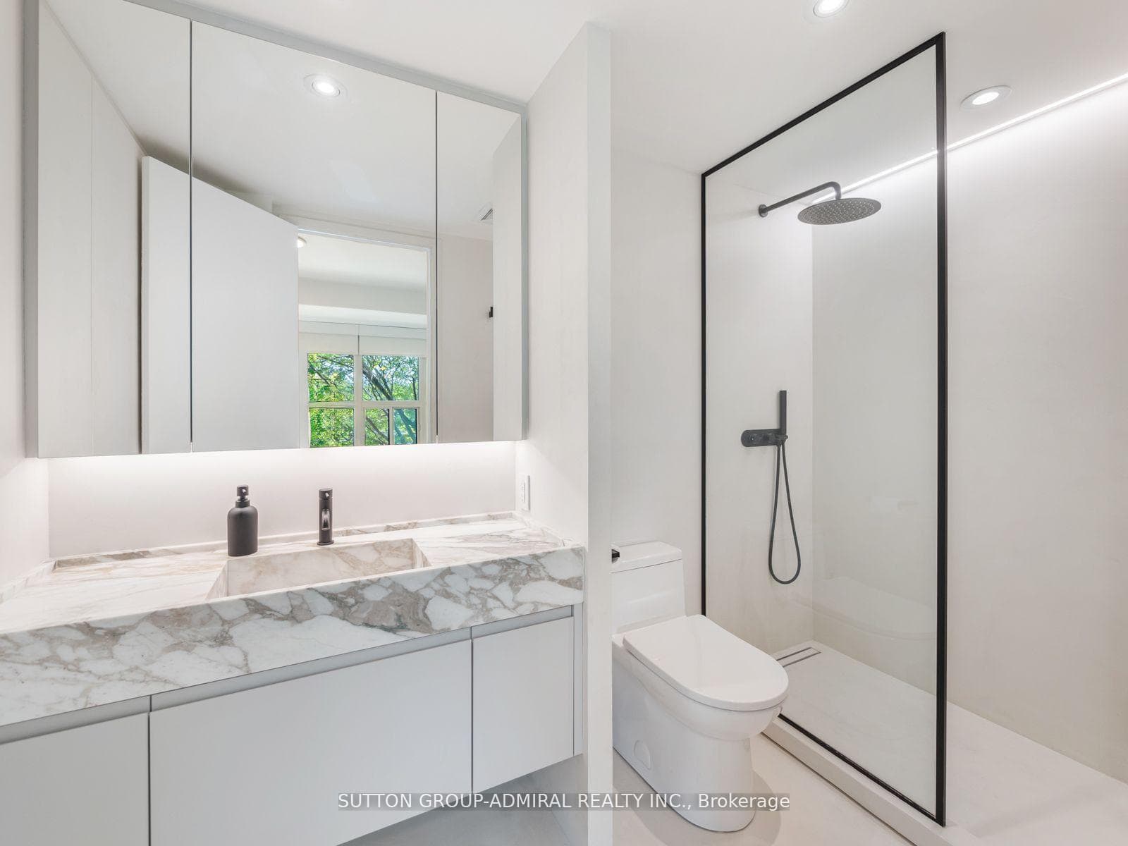 380 Macpherson Avenue Unit 134 photo 28