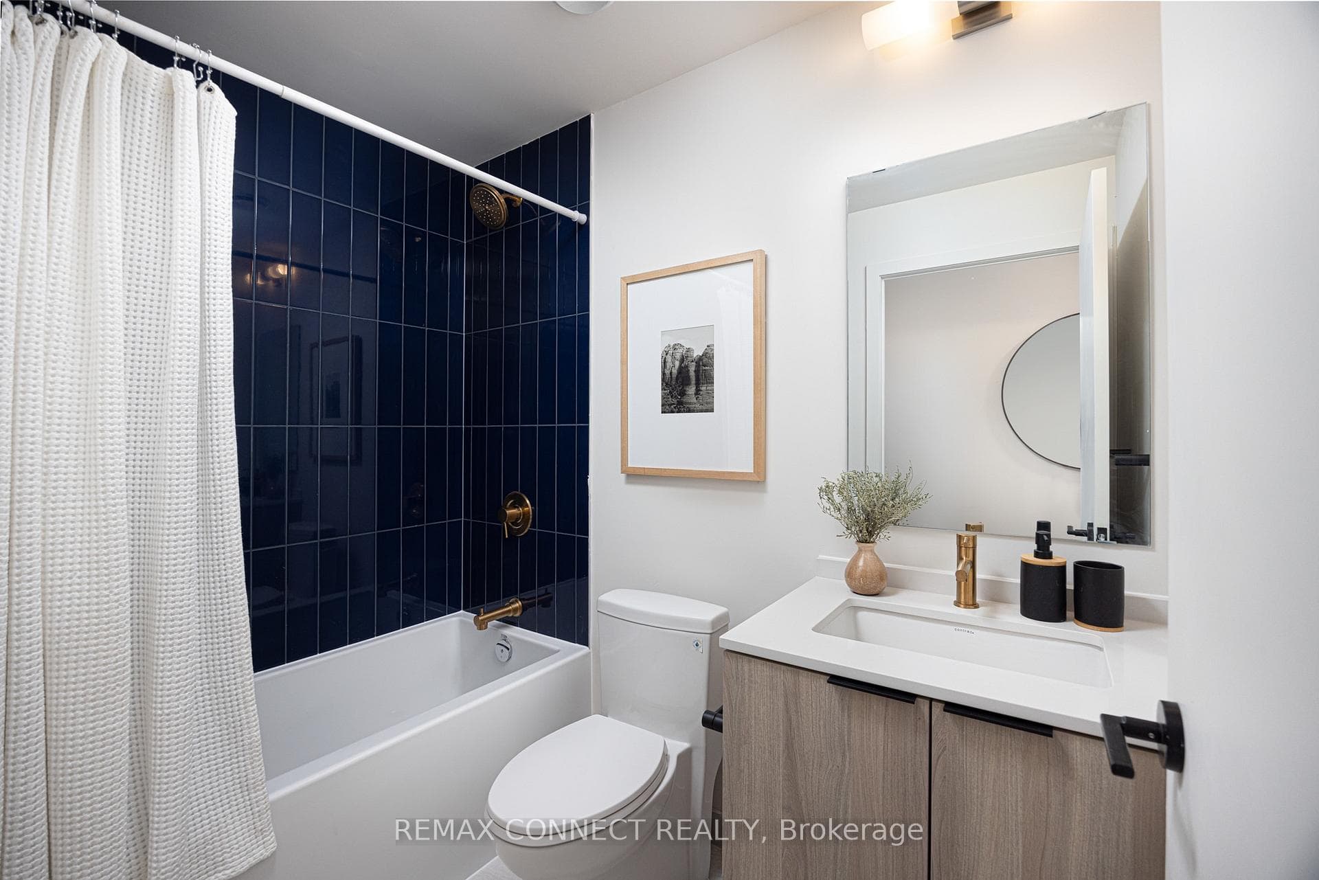 181 Sterling Road Unit 1605 photo 4