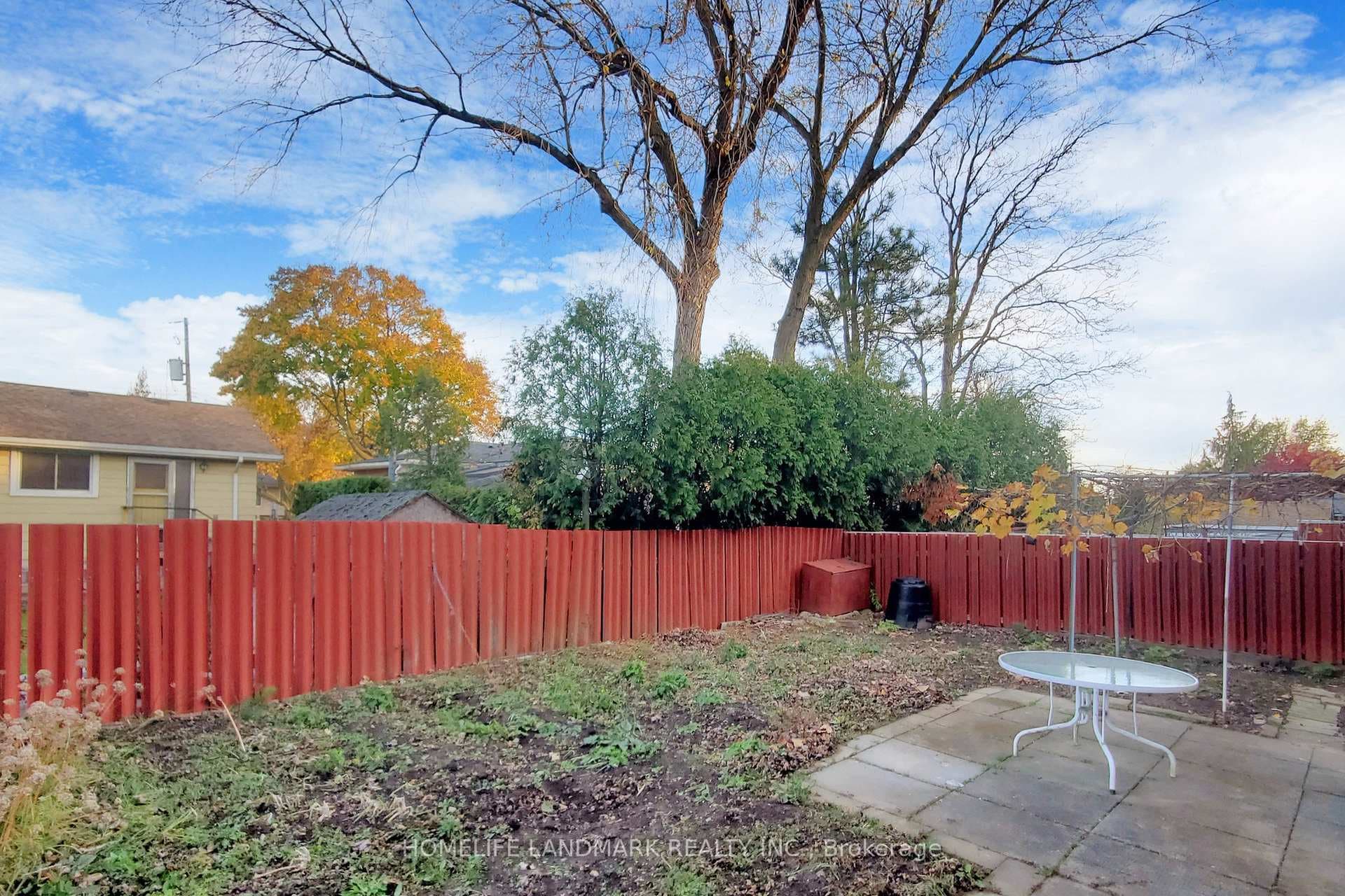 552 Queen Victoria Drive photo 40