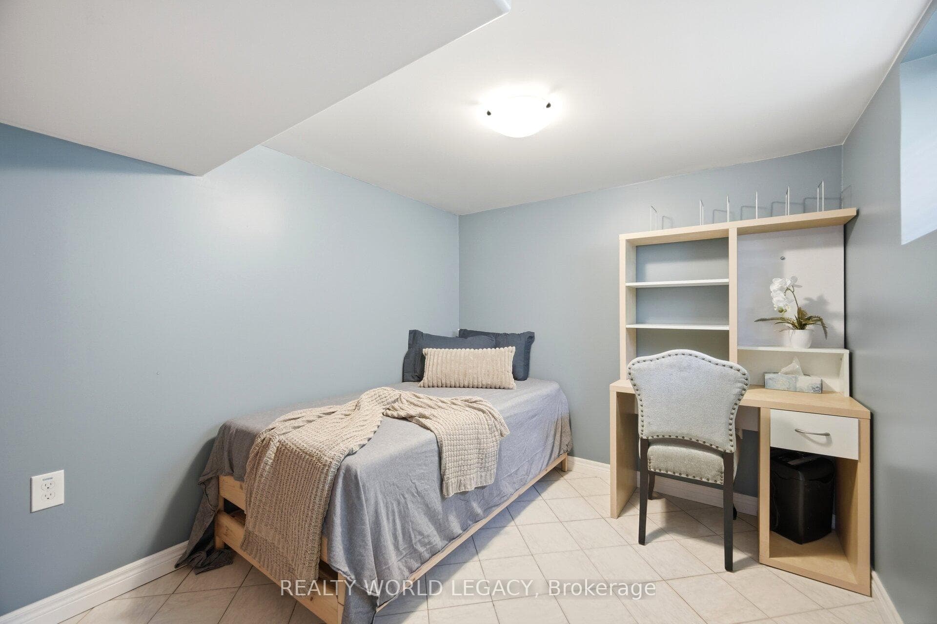 94 Clarendon Avenue photo 32
