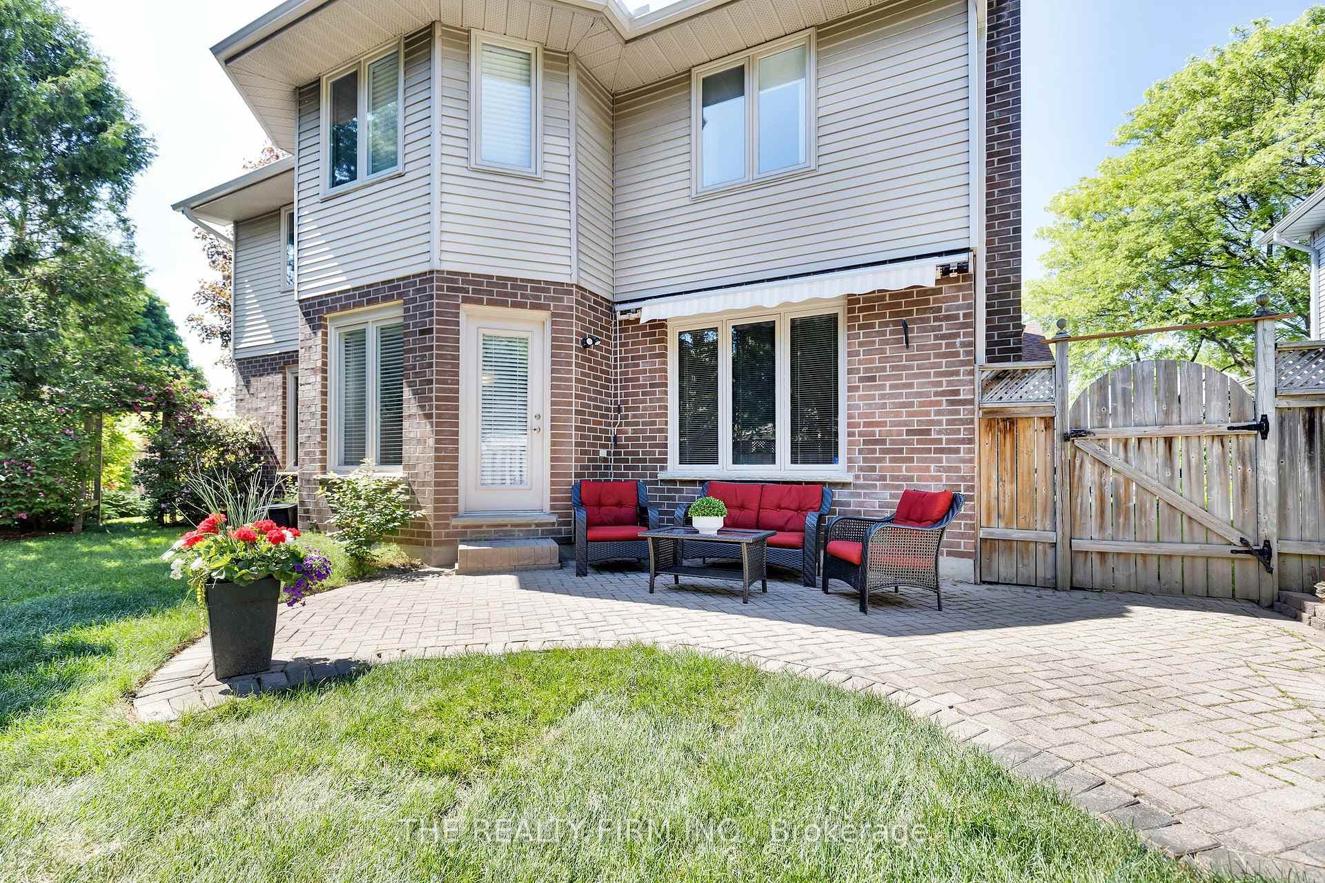 504 Sunnyside Crescent photo 35
