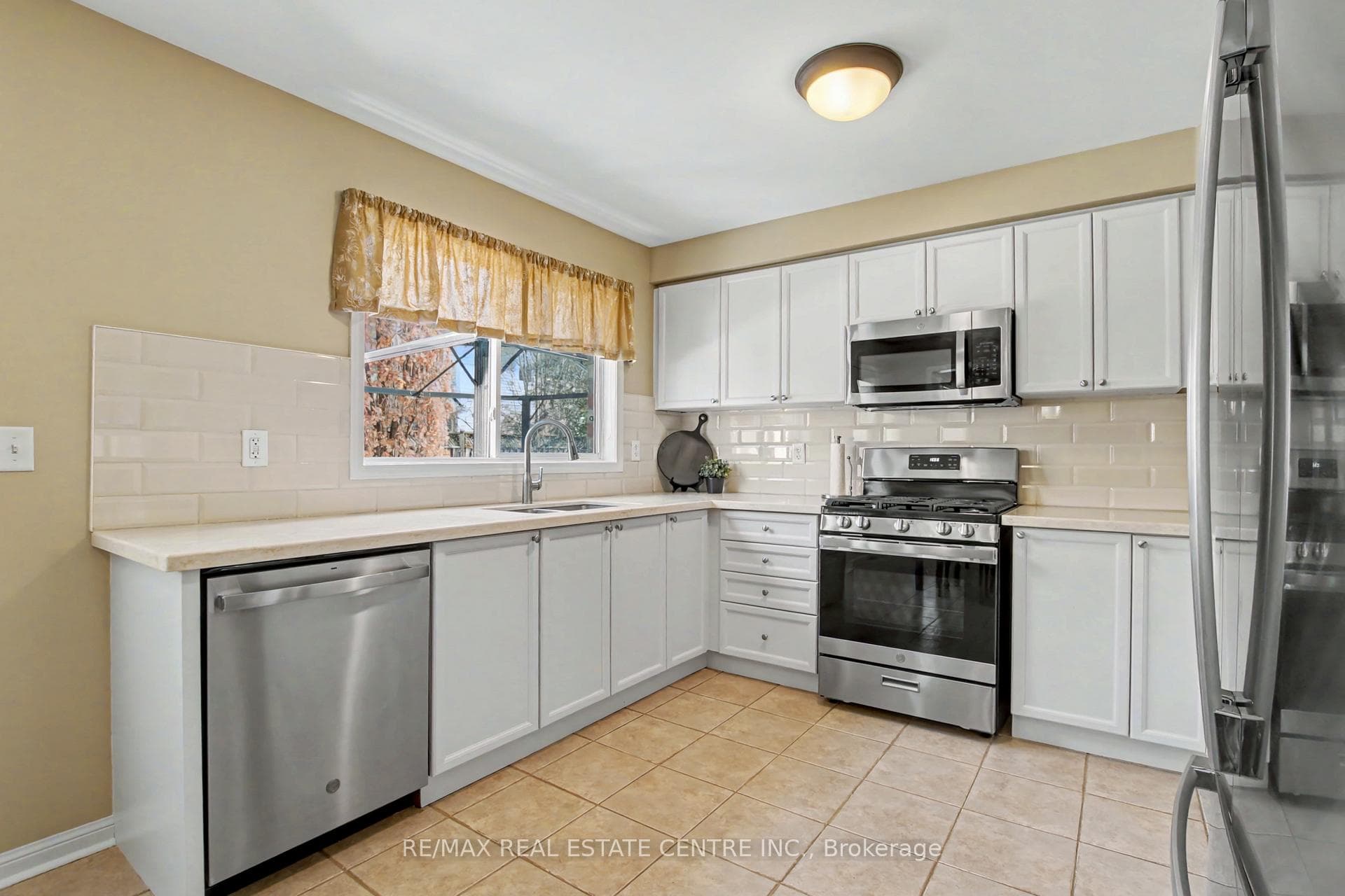 971 Lancaster Boulevard photo 10