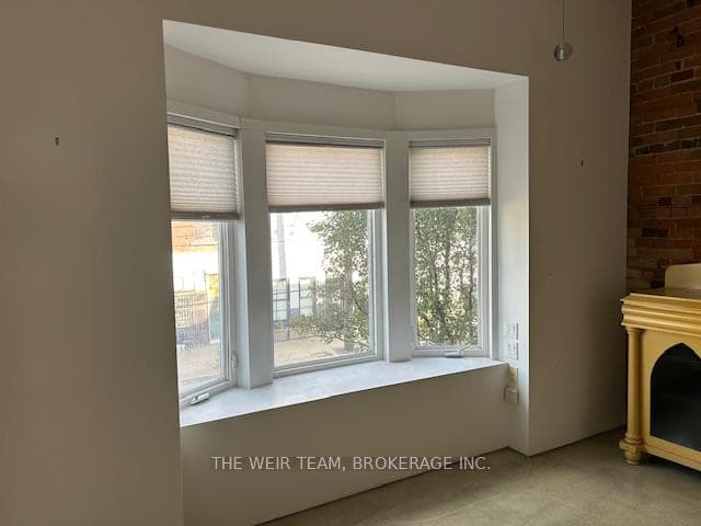 987 Queen Street Unit A photo 6