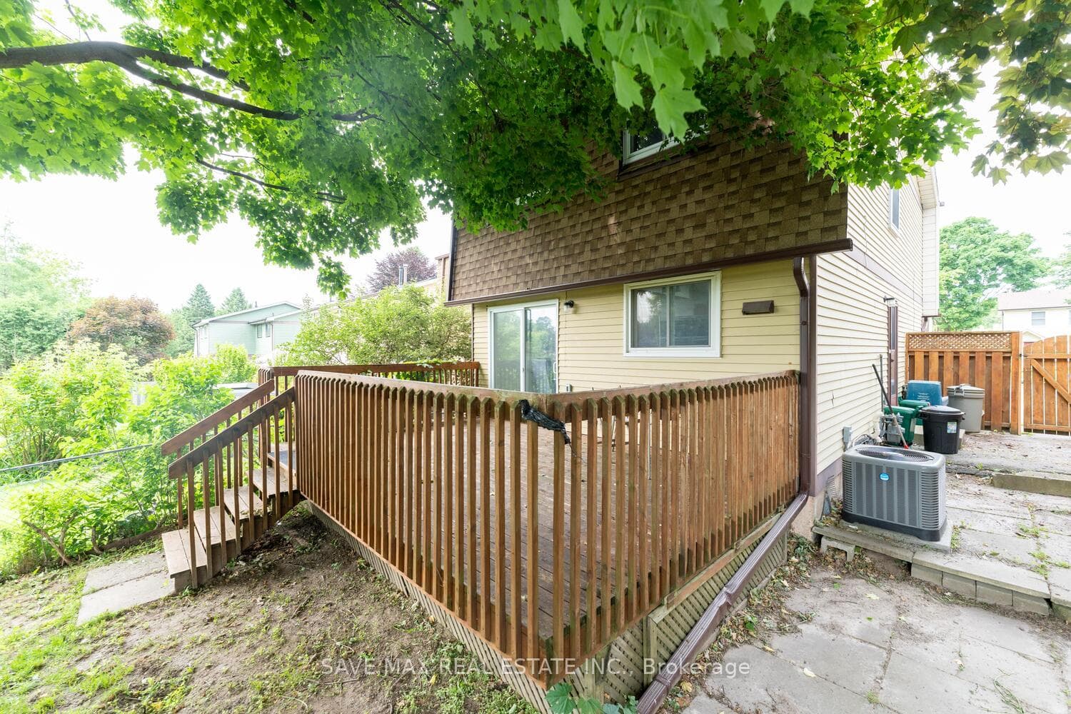 537 Lancelot Crescent photo 30
