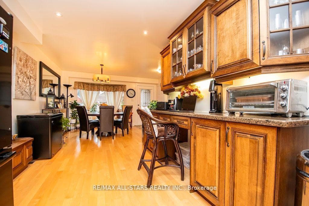 393 Elmwood Court photo 10