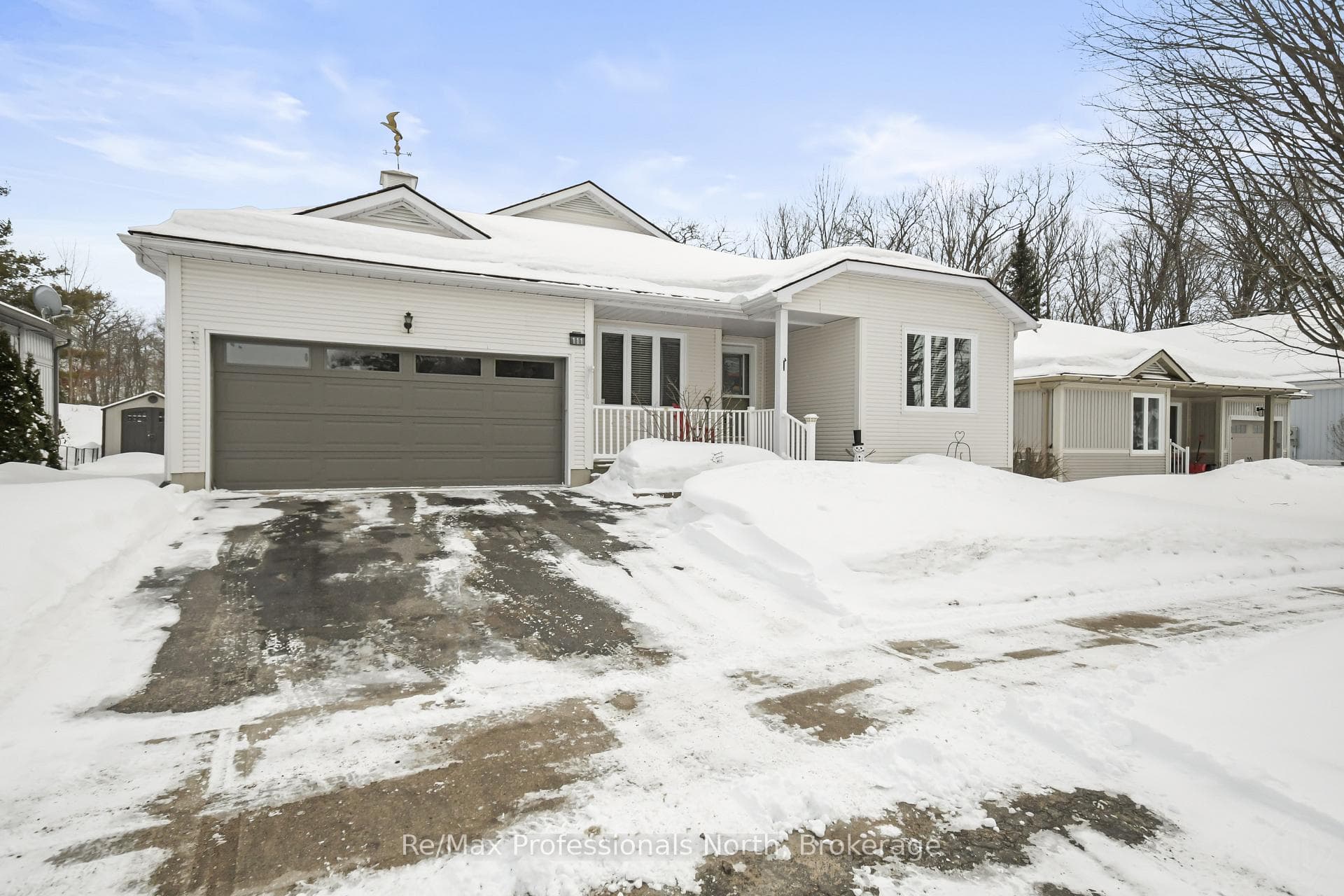 111 Pineridge Gate photo 1