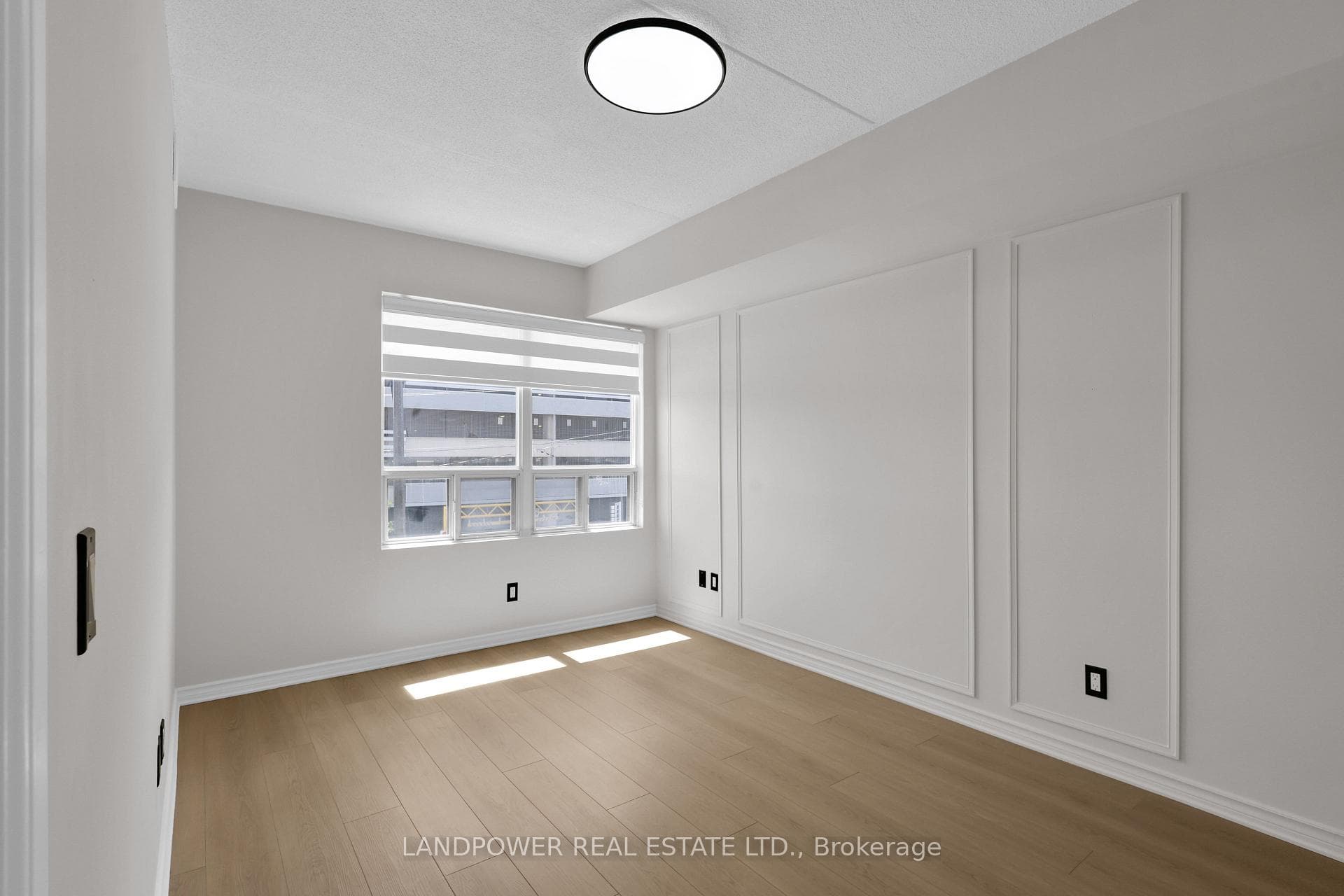 160 Wellington Street Unit 301 photo 36