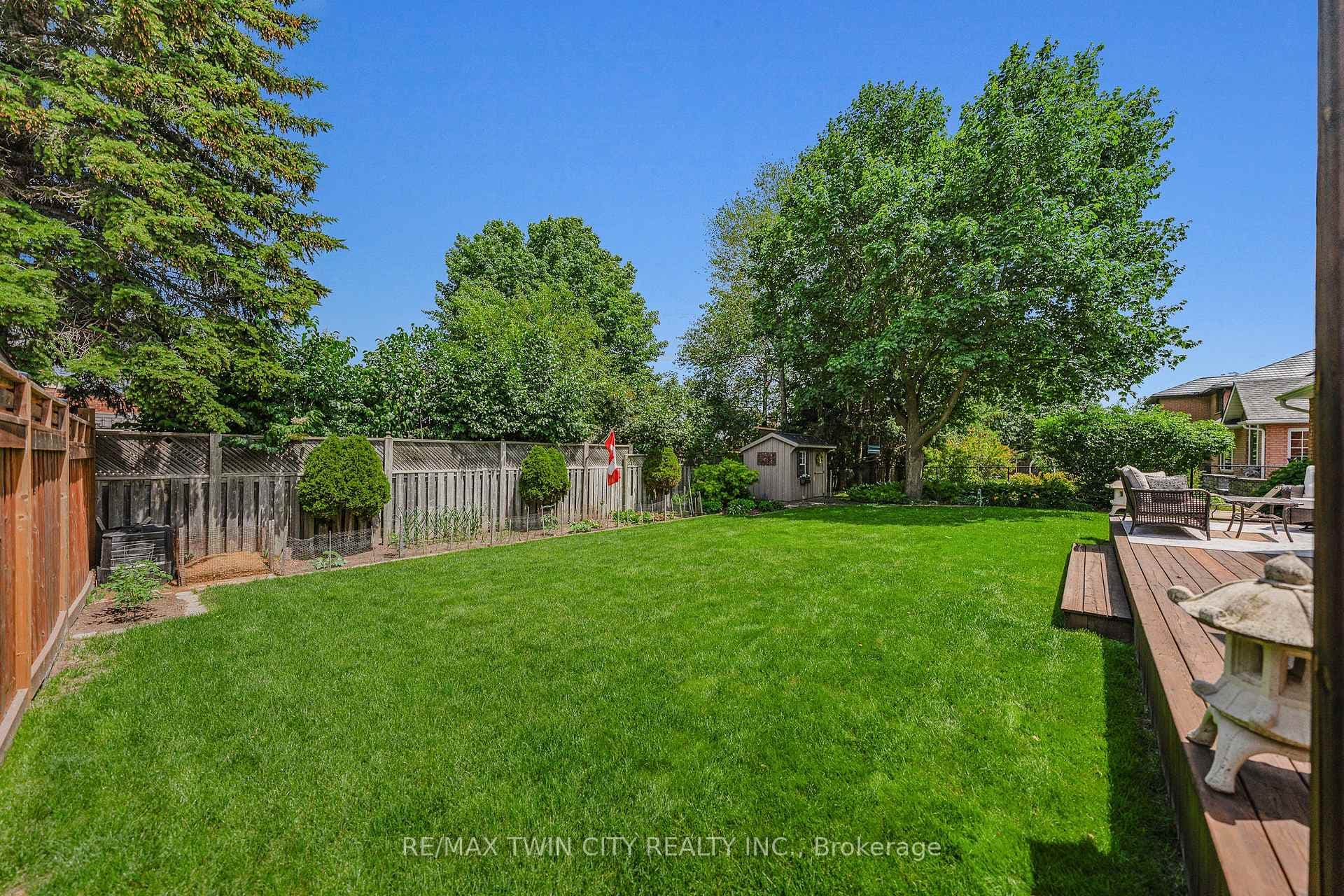 612 Stonebury Crescent photo 48