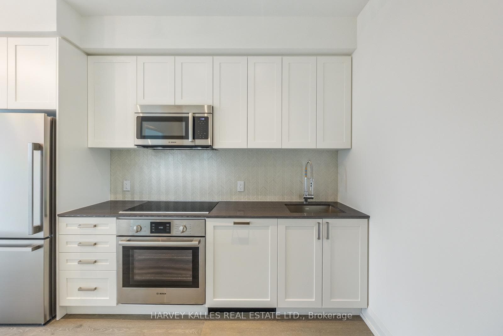 293 The Kingsway N/A Unit 609 photo 15