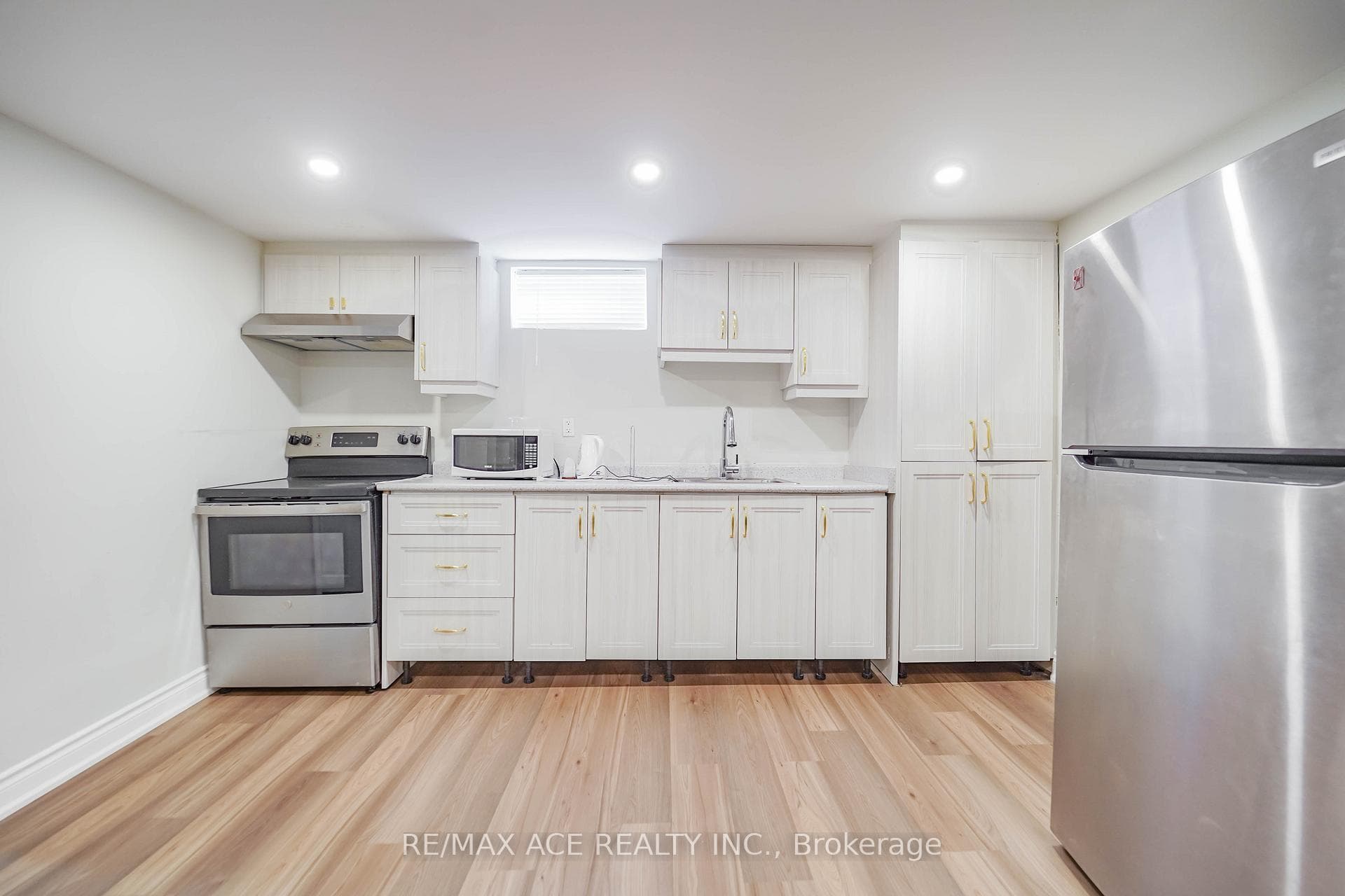 1425 Lakefield Street photo 36